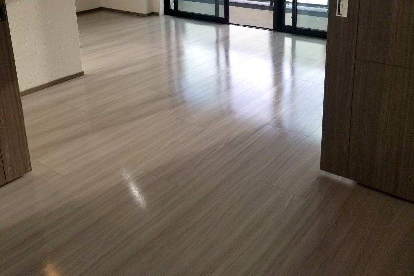【施工後】大和市フロアサンディングの施工後｜神奈川県大和市の中古マンションにフロアサンディングを施工した仕上り