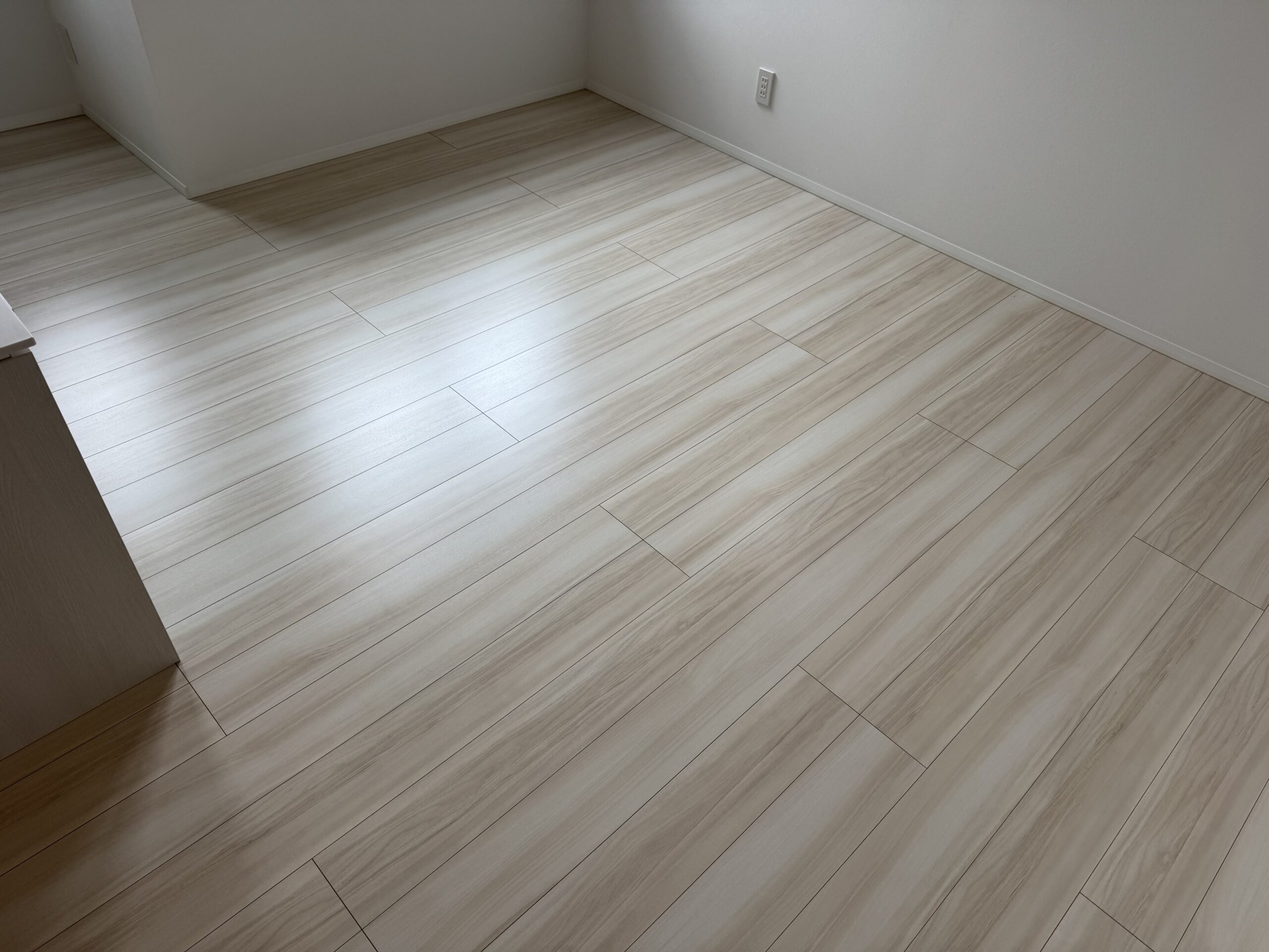 【施工前】品川区フロアコーティングの施工前|東京都品川区のご新築戸建てのフローリング(シリコンフロアコーティング施工前)