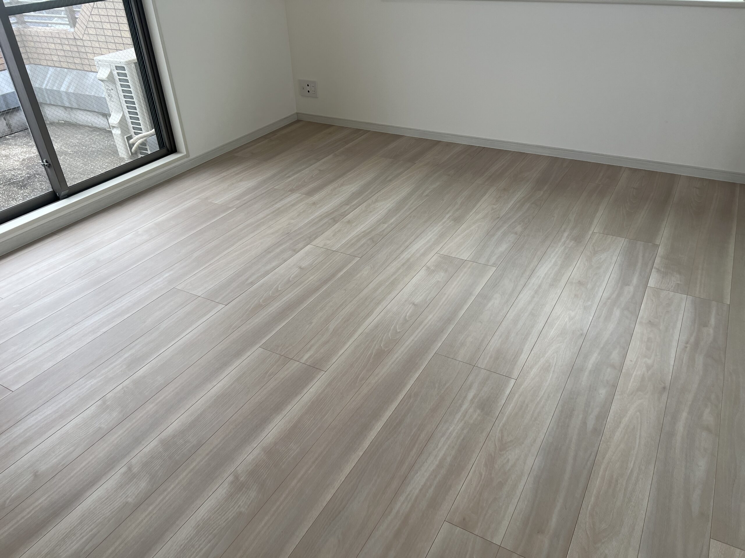 【施工前】浦安市フロアコーティングの施工前|千葉県浦安市の中古マンションのフローリング(ガラスフロアコーティング施工前)