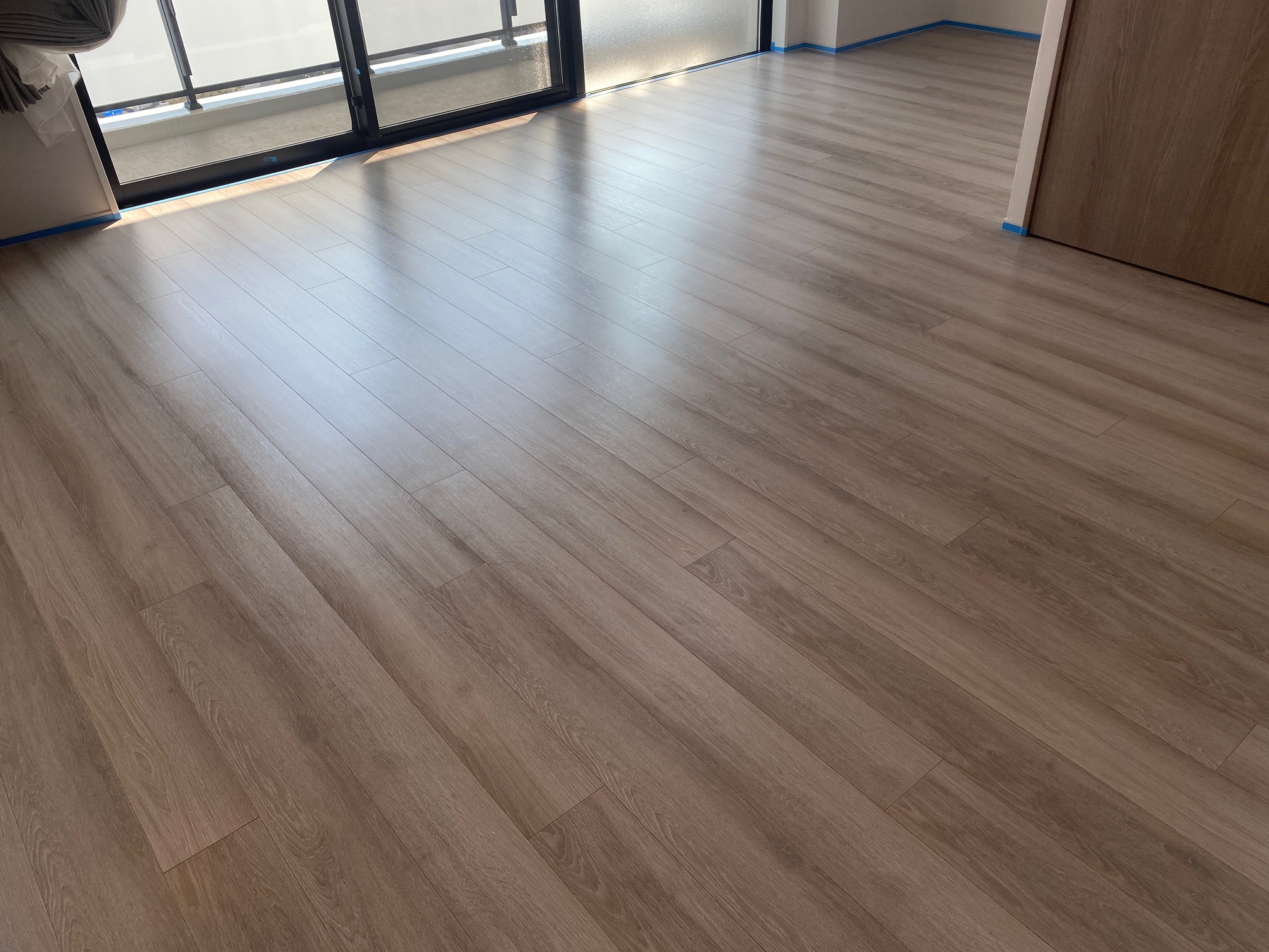 【施工後】藤沢市フロアコーティングの施工後|神奈川県藤沢市の中古マンションにセラミックガラスフロアコーティングを施工した仕上り