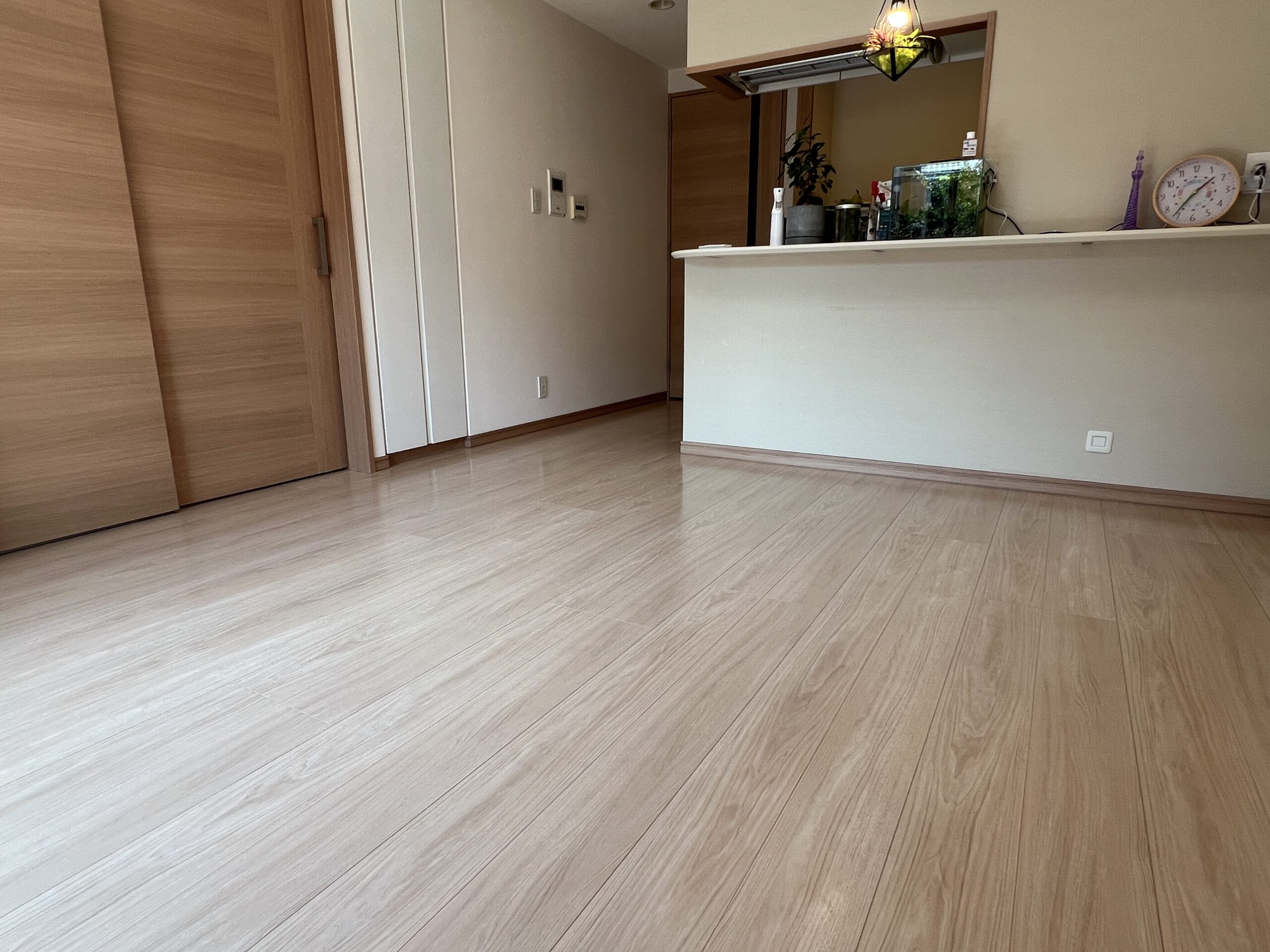 フロアコーティングで明るくなったリビングのイメージ