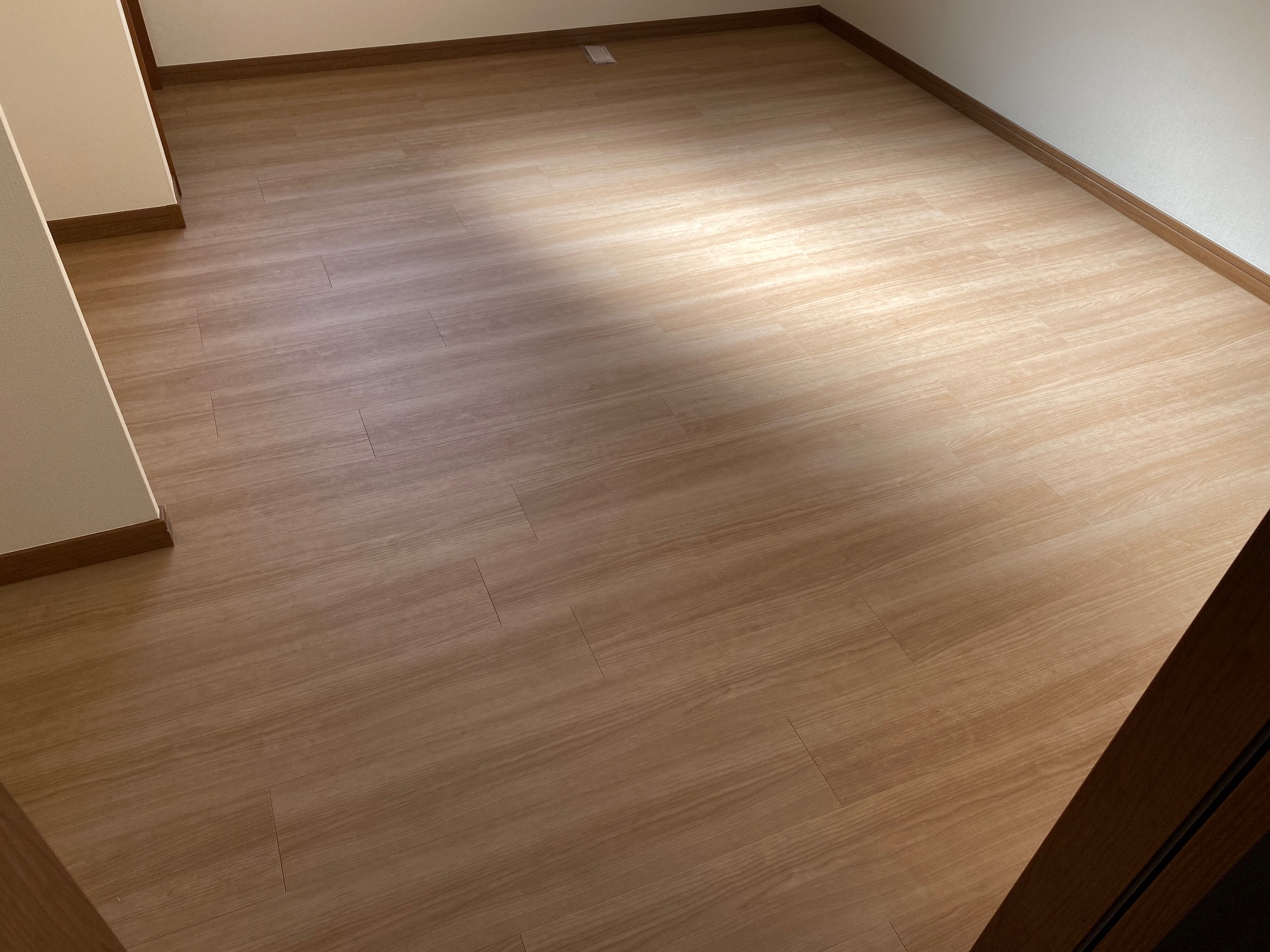 【施工前】葛飾区フロアコーティングの施工前|東京都葛飾区の中古戸建てのフローリング(シリコンフロアコーティング施工前)