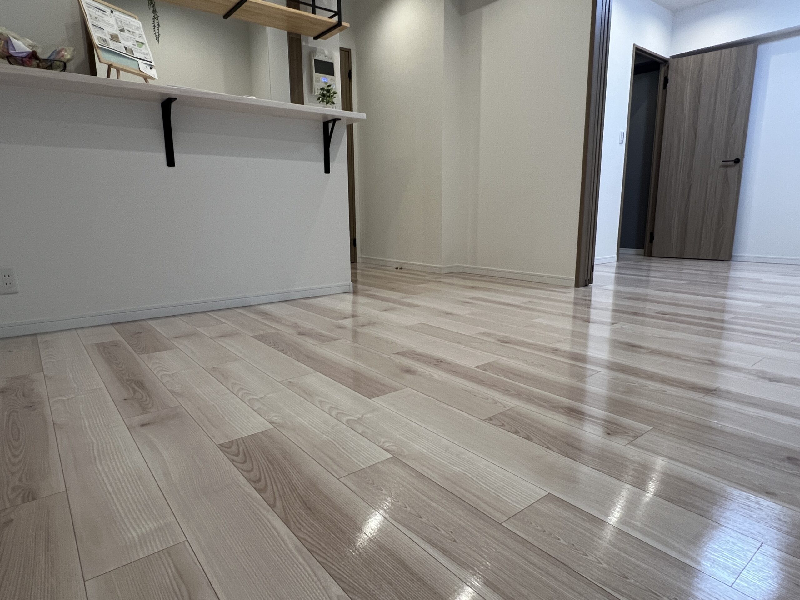 【施工後】川崎市フロアコーティングの施工後|神奈川県川崎市の中古戸建てにシリコンフロアコーティングを施工した仕上り