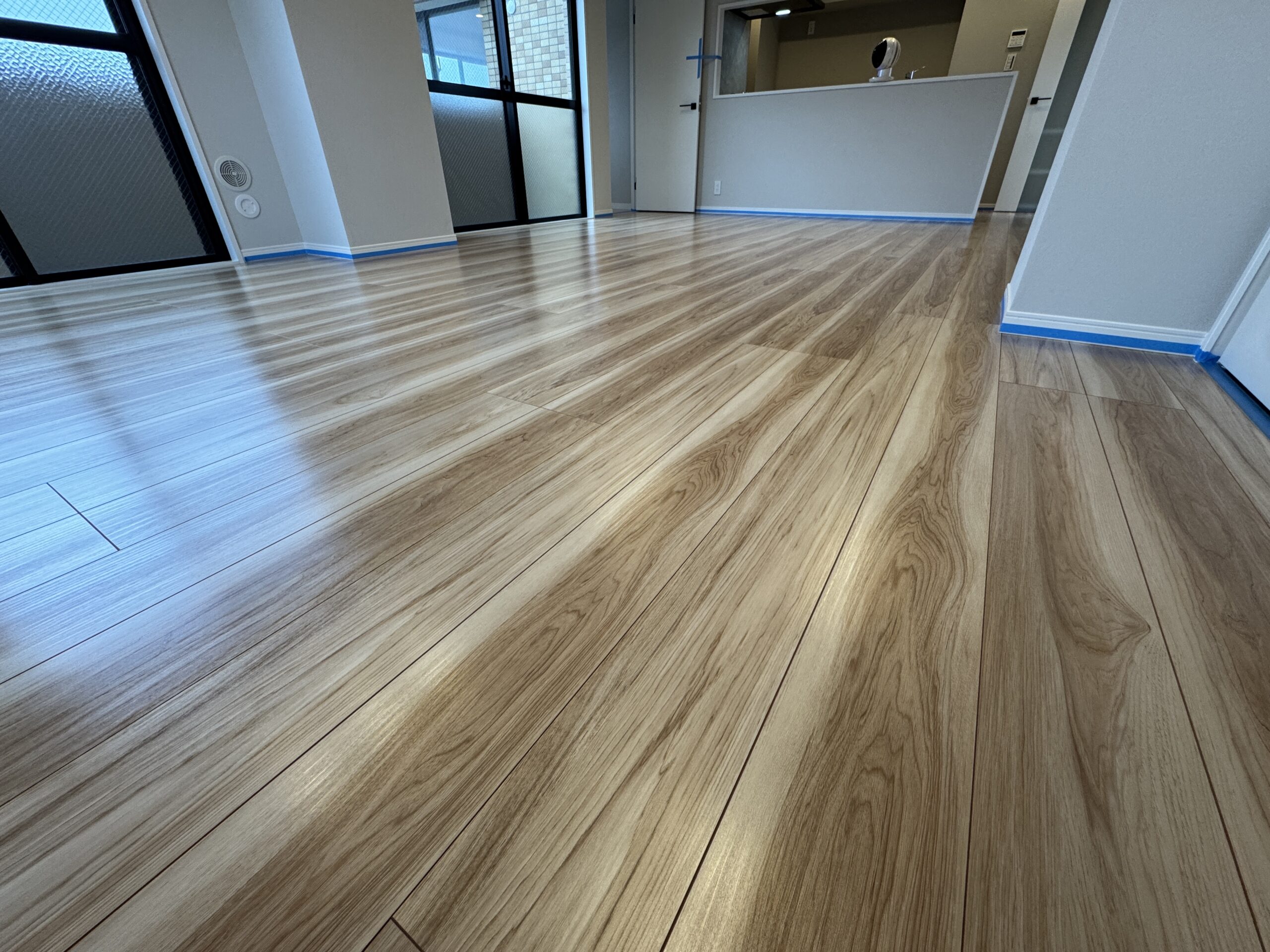 【施工後】横浜市フロアコーティングの施工後|神奈川県横浜市の中古マンションにガラスフロアコーティングを施工した仕上り