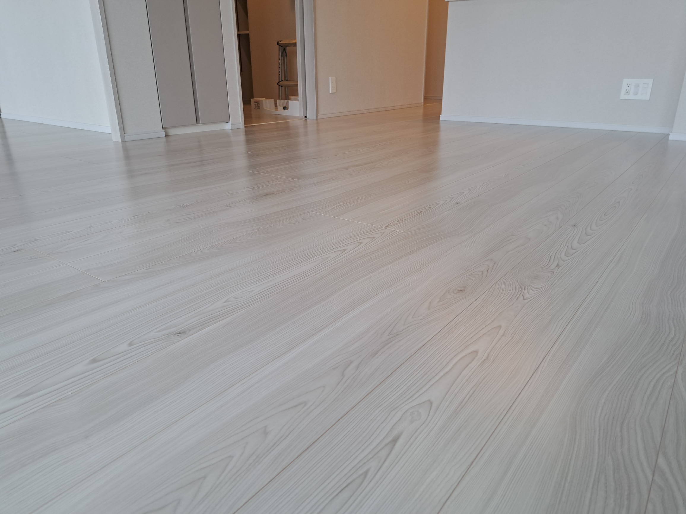 【施工後】板橋区フロアコーティングの施工後|東京都板橋区のご新築マンションにセラミックガラスフロアコーティングを施工した仕上り