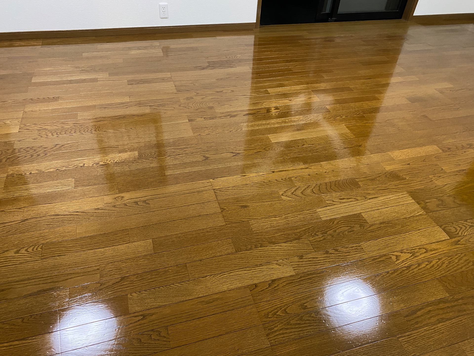 【施工後】八王子フロアコーティングの施工後|東京都八王子市の中古戸建てにシリコンフロアコーティングを施工した仕上り