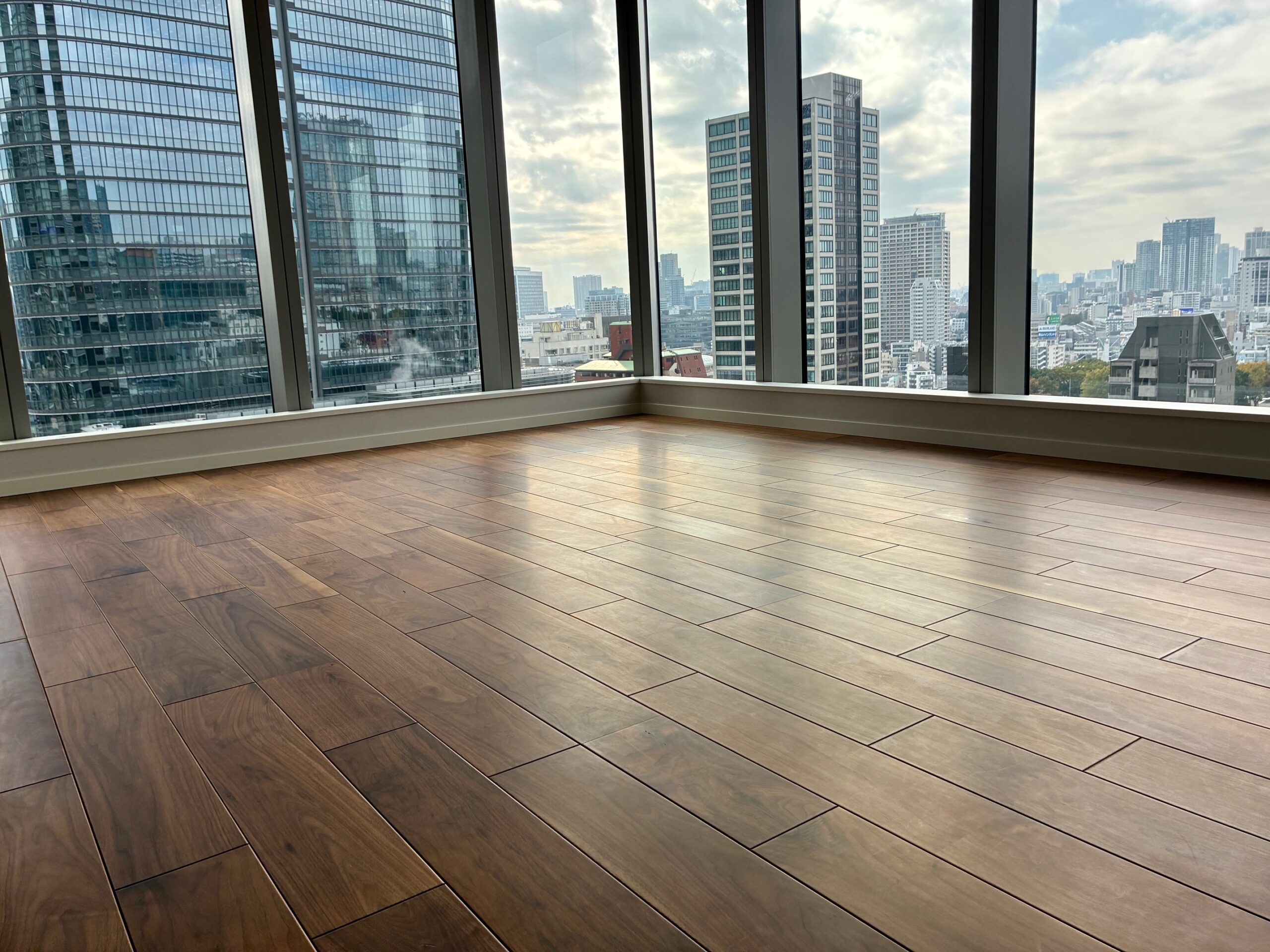 【施工前】港区フロアコーティングの施工前｜東京都港区のご新築マンションのフローリング（セラミックガラスフロアコーティング施工前）