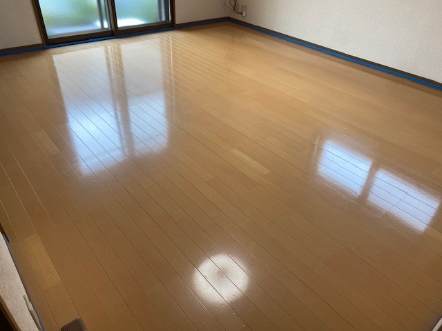 【施工前】横須賀フロアコーティングの施工前|神奈川県横須賀市のご入居中戸建てのフローリング(シリコンフロアコーティング施工前)