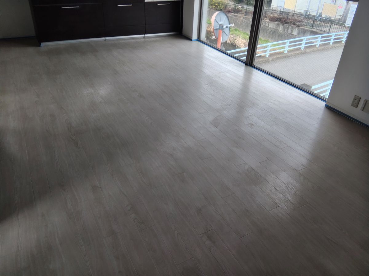 【施工前】東京フロアコーティングの施工前|東京都東久留米市のリノベーション済みマンションのフローリング(シリコンフロアコーティング施工前)