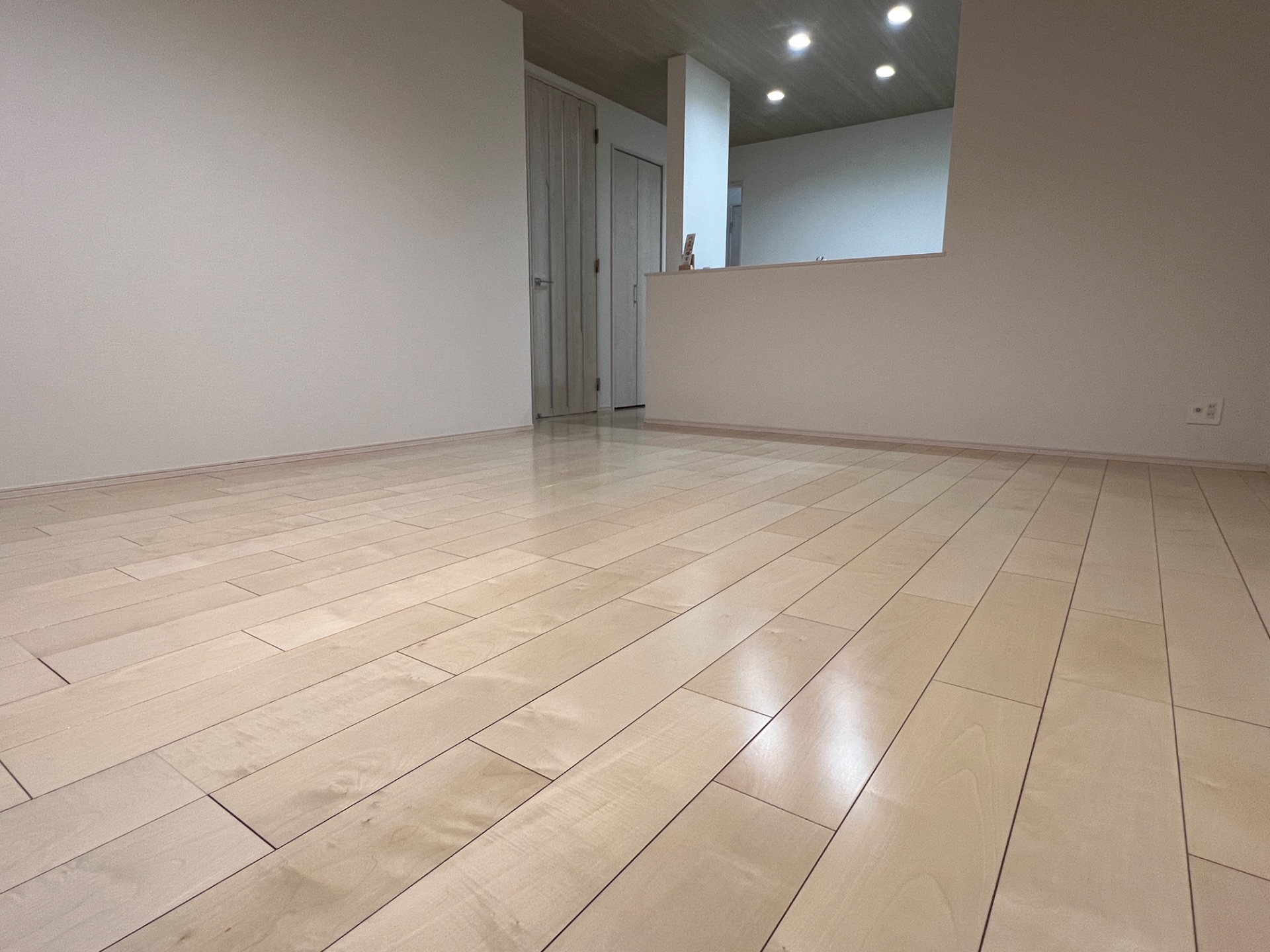 【施工後】世田谷フロアコーティングの施工後|東京都世田谷区のご新築戸建てにガラスフロアコーティングを施工した仕上り