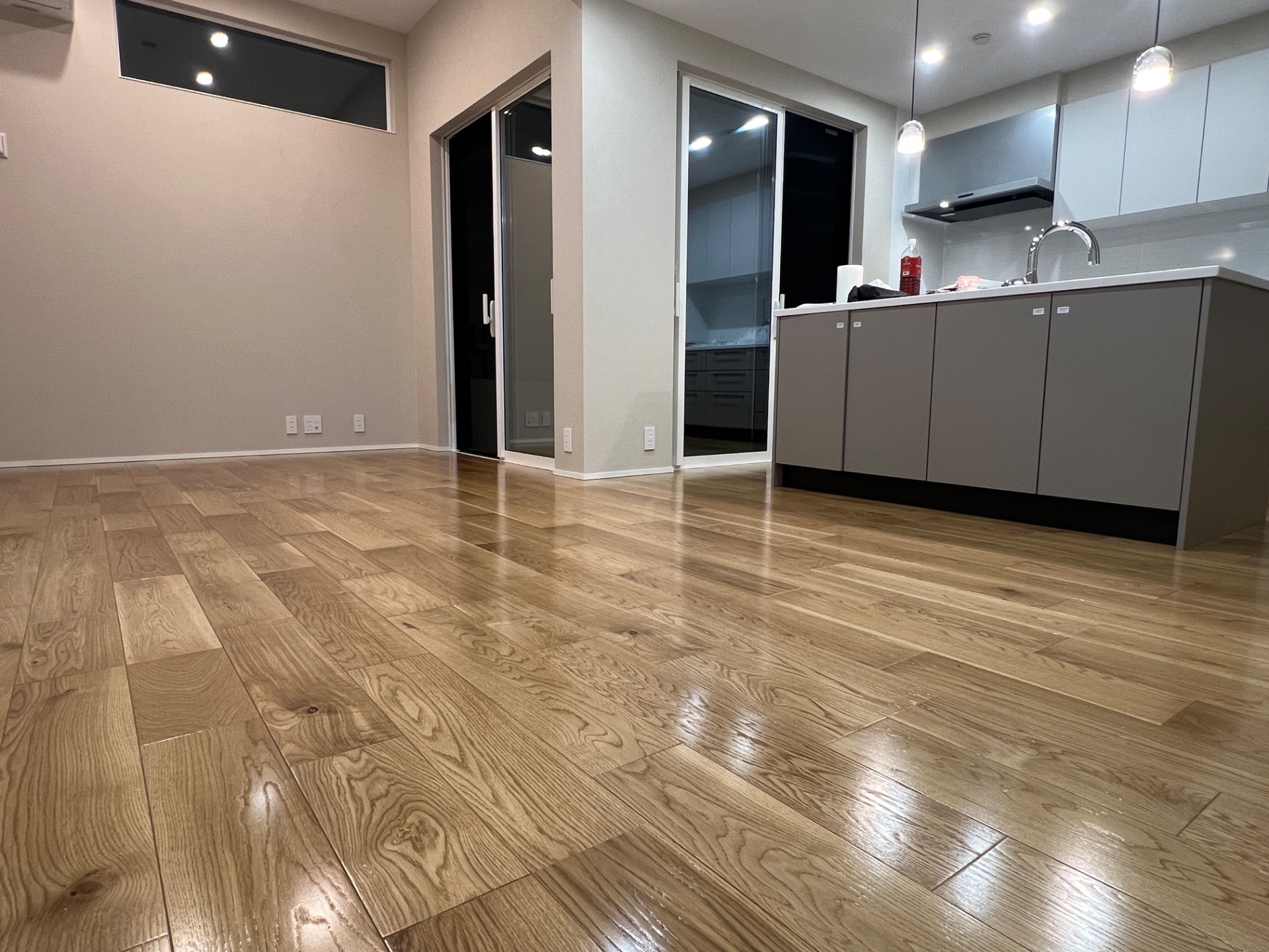 【施工後】世田谷フロアコーティングの施工後|東京都世田谷区のご新築戸建てにガラスフロアコーティングを施工した仕上り