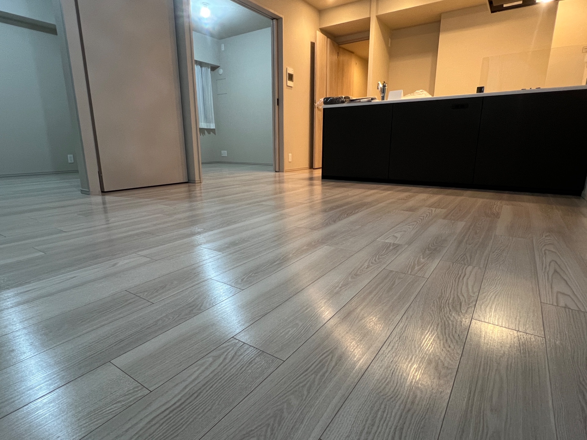 川崎市フロアコーティングの施工後｜神奈川県川崎市のご新築マンションにセラミックガラスフロアコーティングを施工した仕上り
