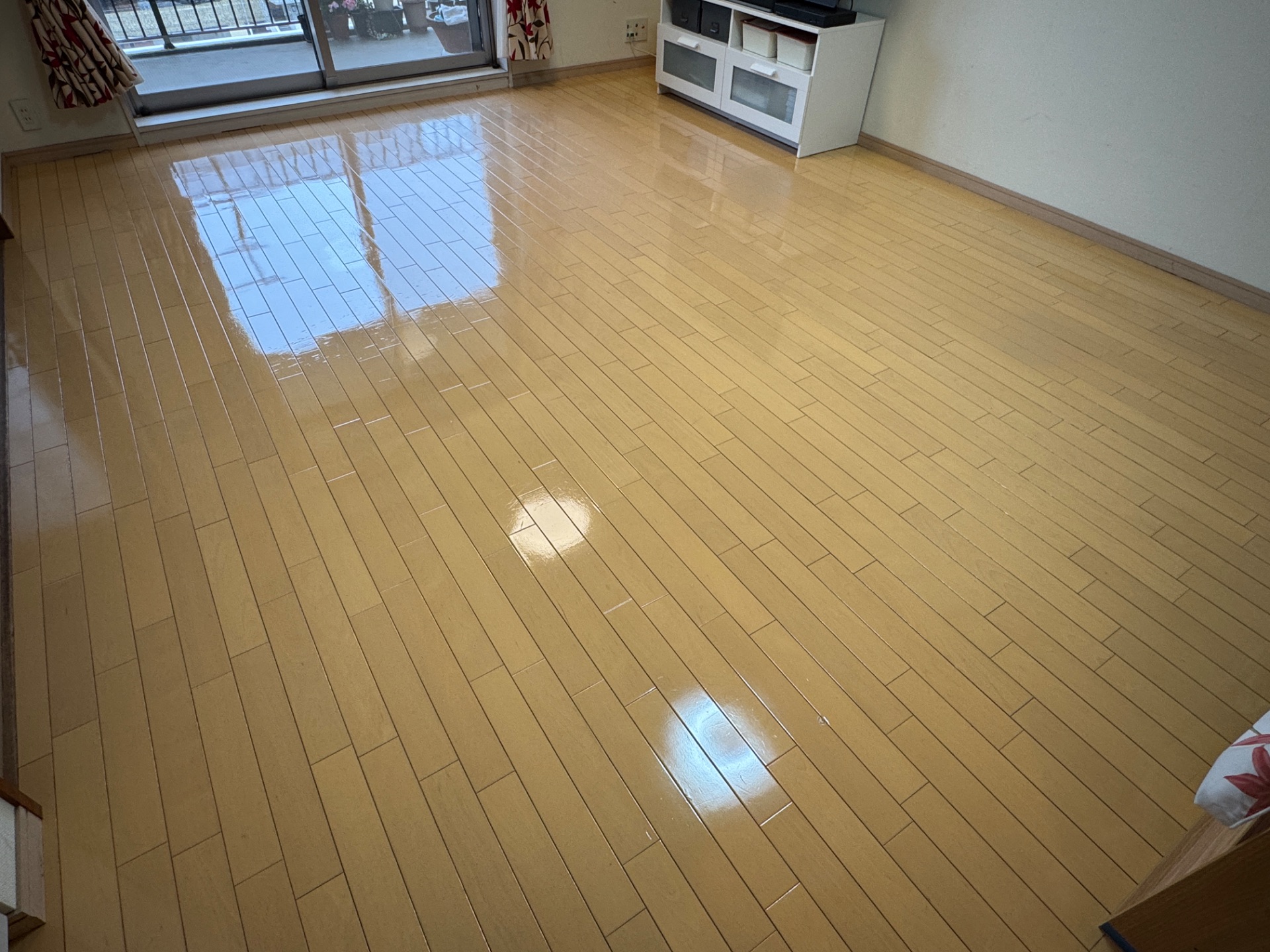 【施工後】成田市フロアコーティングの施工後|千葉県成田市のご入居中マンションにシリコンフロアコーティングを施工した仕上り
