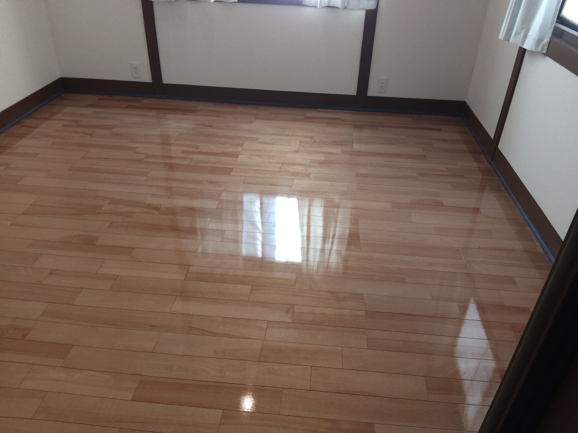 【施工前】逗子市フロアコーティングの施工前｜神奈川県逗子市の中古戸建てのフローリング（ワンニャンすべらんフロアコーティング施工前）