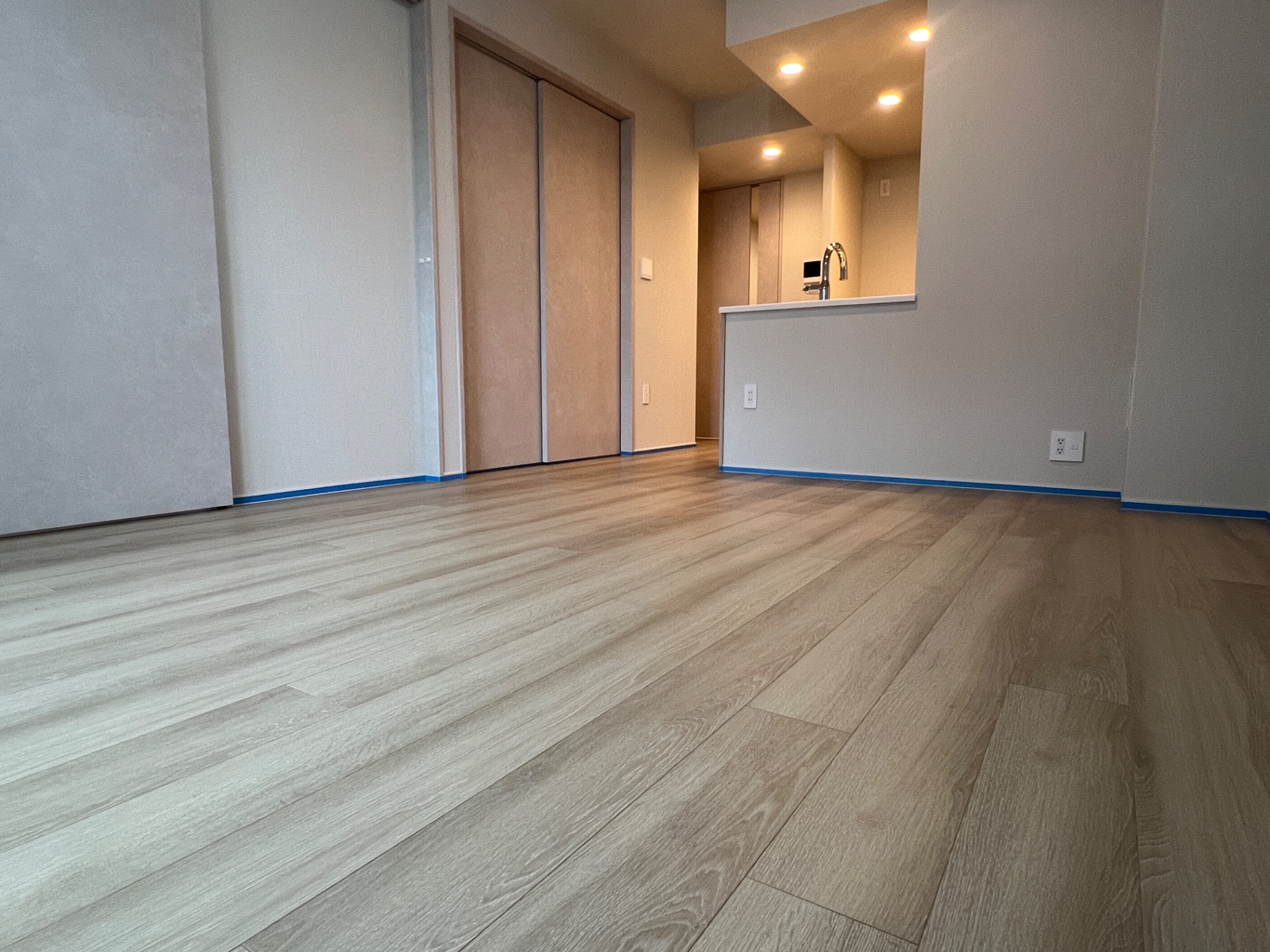 【施工前】新座市フロアコーティングの施工前|埼玉県新座市のご入居中戸建てのフローリング(ガラスフロアコーティング施工前)