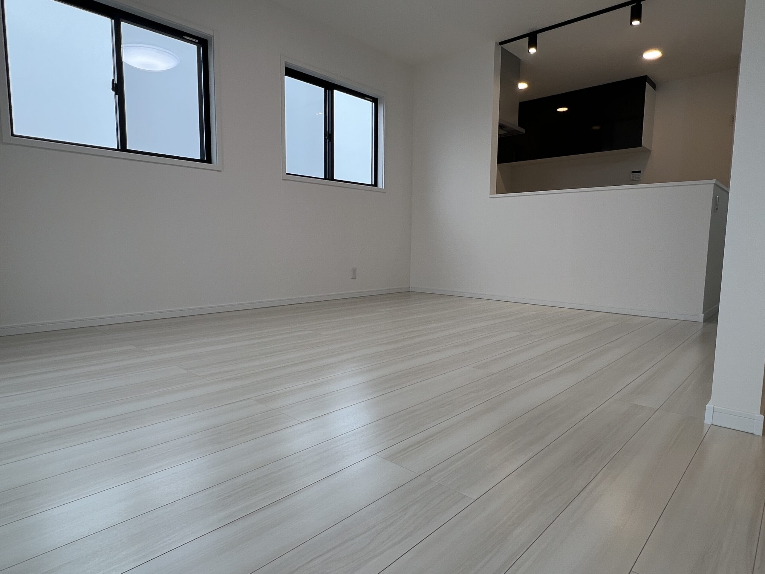【施工後】横浜市フロアコーティングの施工後|神奈川県横浜市のご新築戸建てにガラスフロアコーティングを施工した仕上り