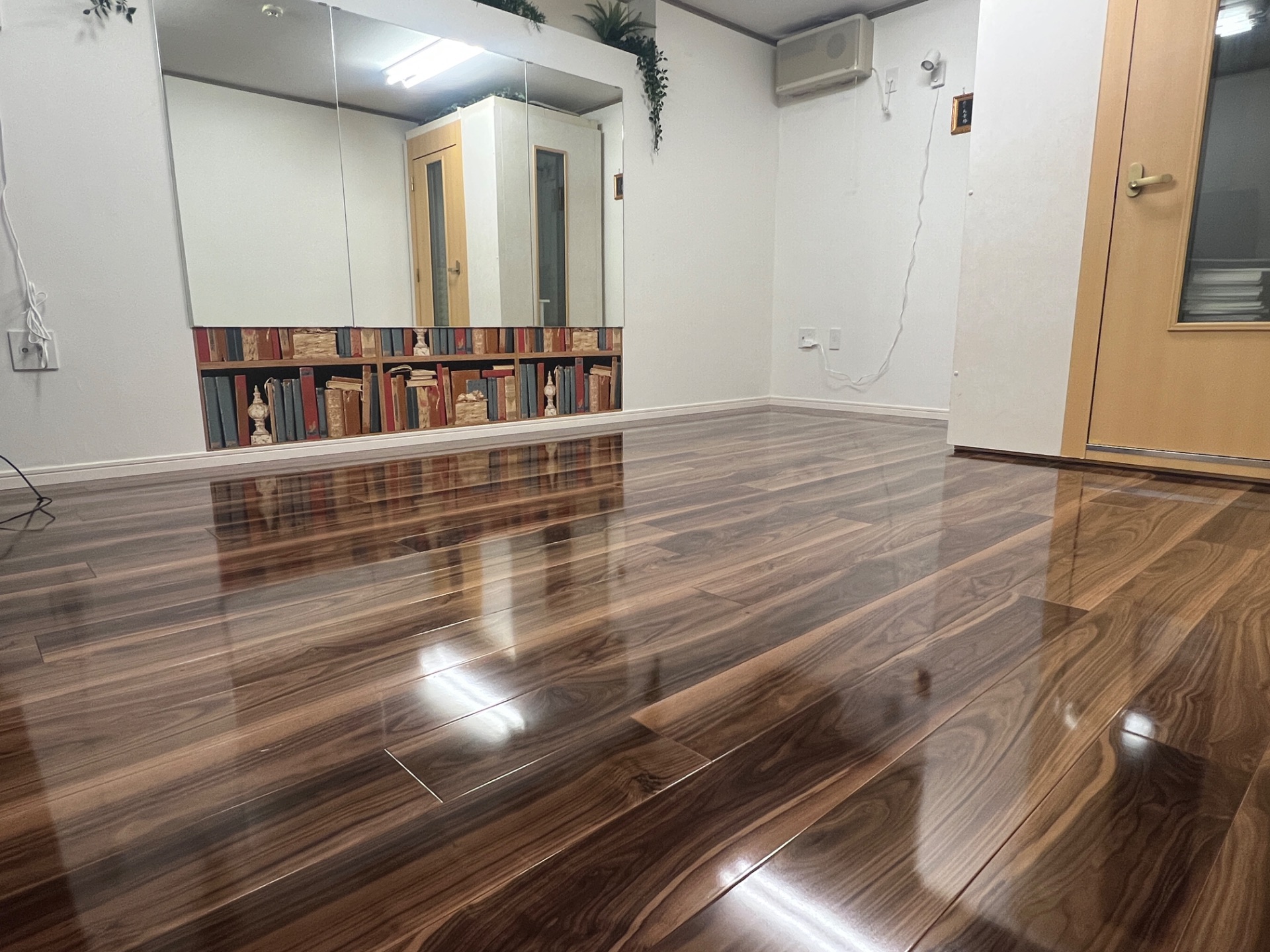 【施工後】目黒区フロアコーティングの施工後|東京都目黒区のご入居中戸建てにシリコンフロアコーティングを施工した仕上り