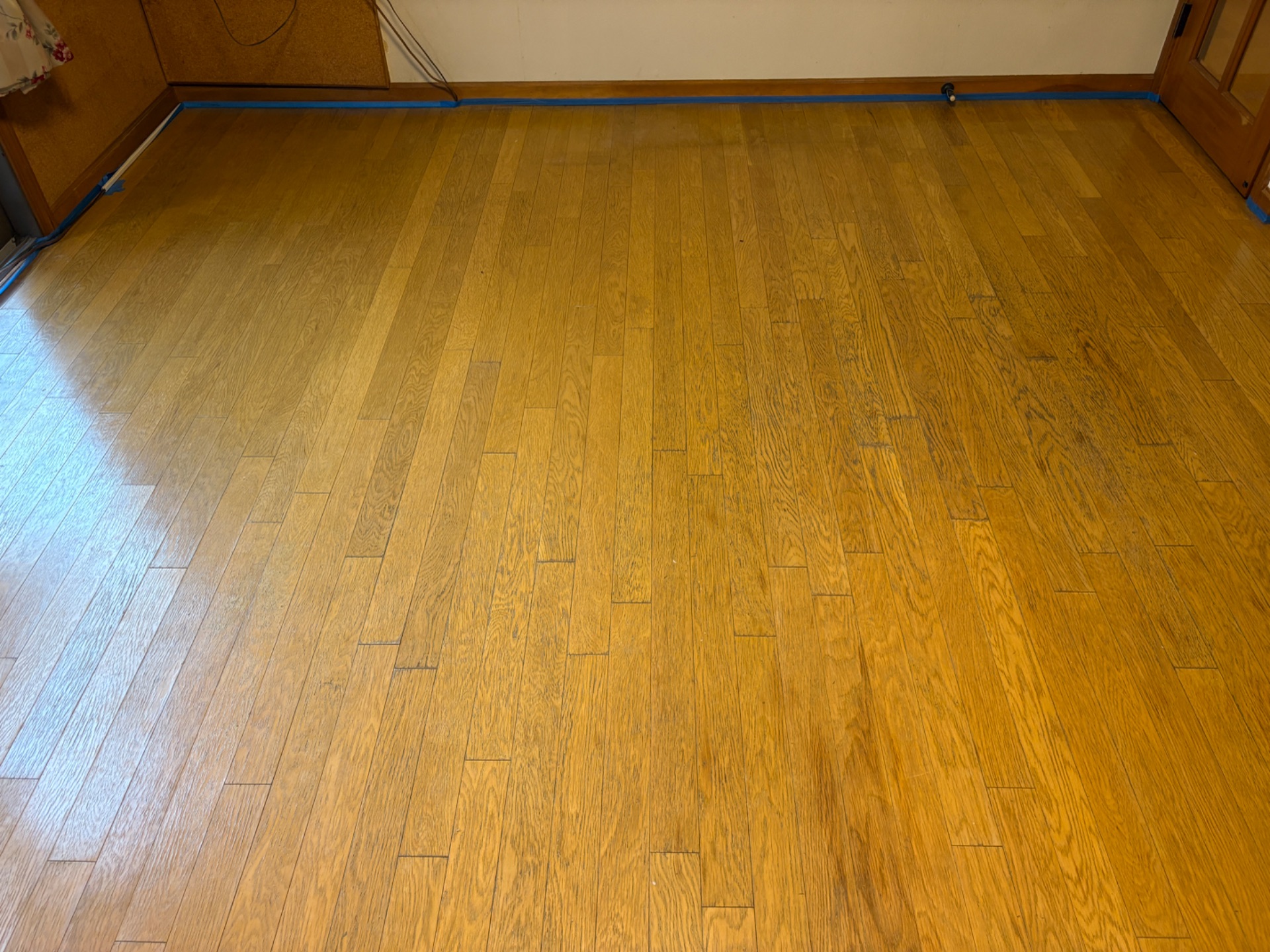 【施工前】埼玉フロアコーティングの施工前|埼玉県さいたま市のご入居中マンションのフローリング(シリコンフロアコーティング施工前)