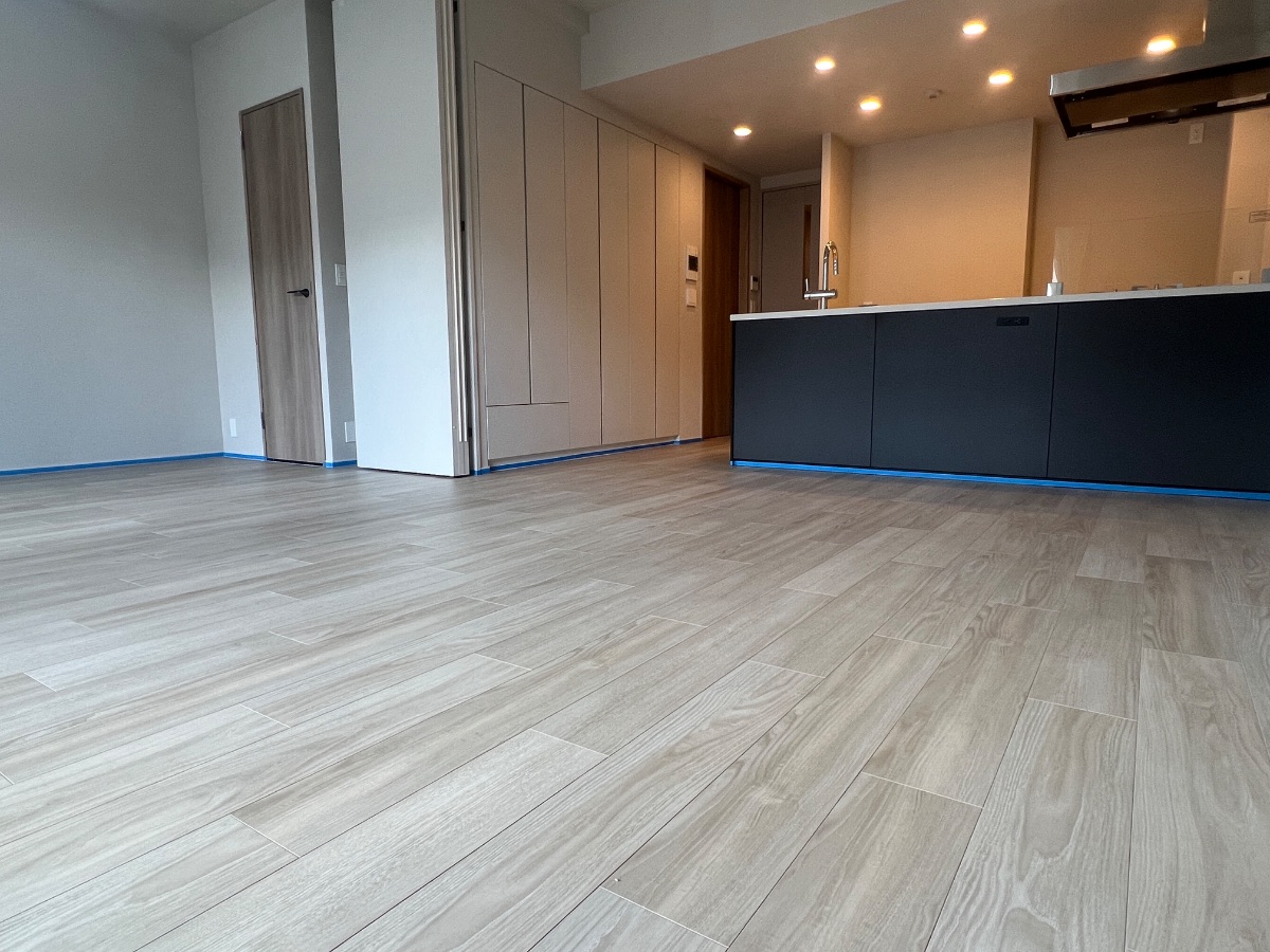 【施工前】江戸川フロアコーティングの施工前|東京都江戸川区のご新築マンションのフローリング(ガラスフロアコーティング施工前)