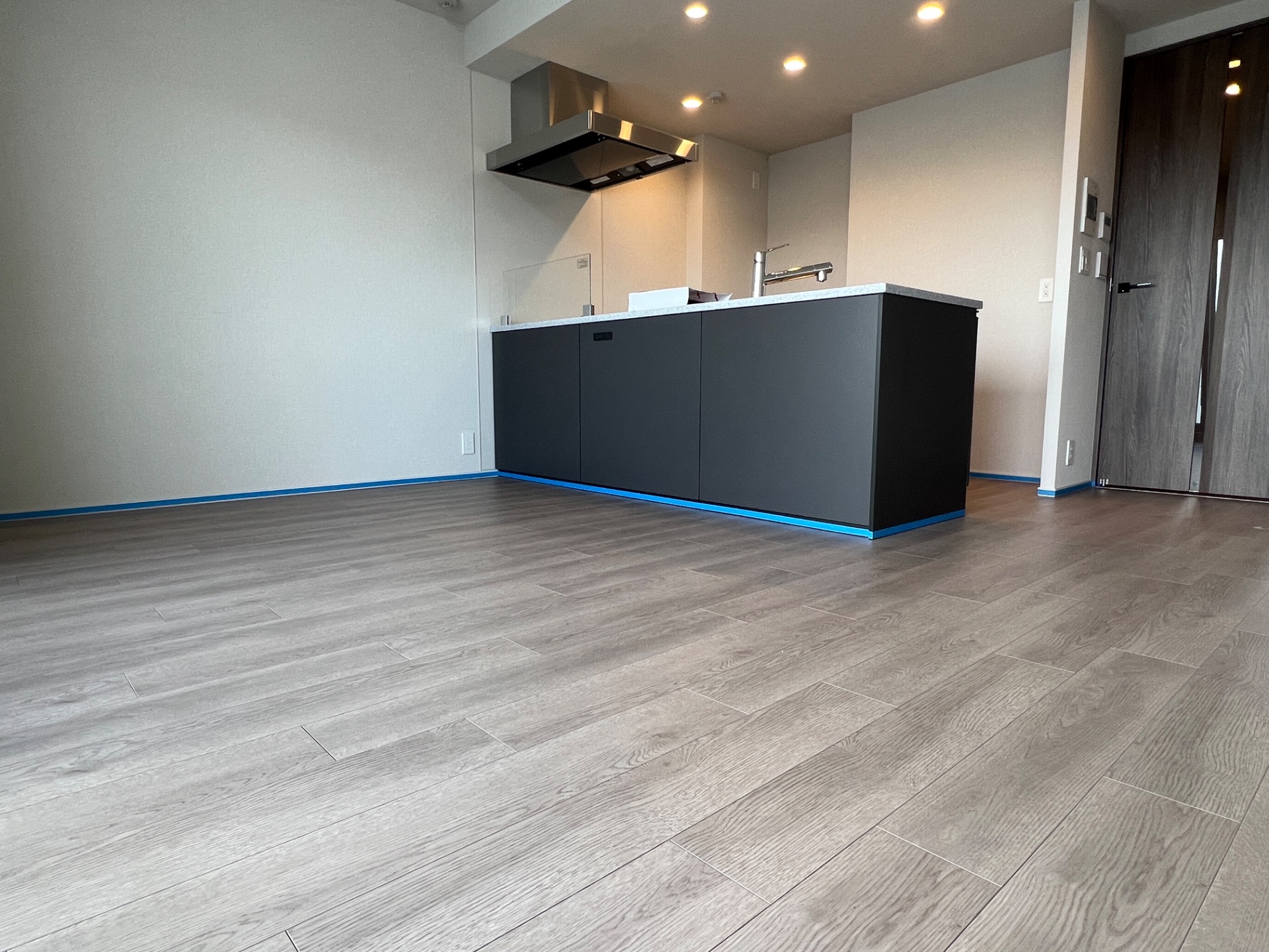 【施工前】横浜市フロアコーティングの施工前|神奈川県横浜市のご新築マンションのフローリング(セラミックガラスフロアコーティング施工前)