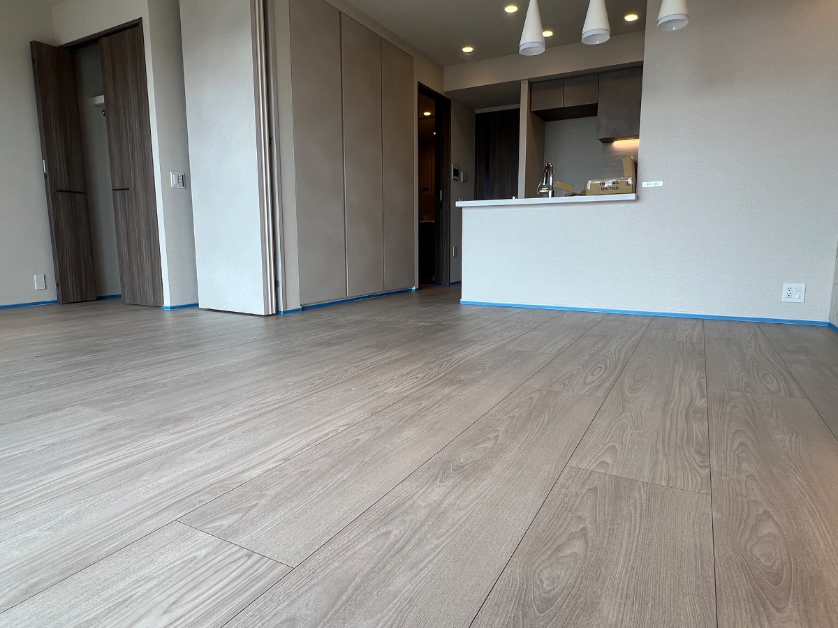 【施工前】所沢市フロアコーティングの施工前|埼玉県所沢市のご新築マンションのフローリング(セラミックガラスフロアコーティング施工前)