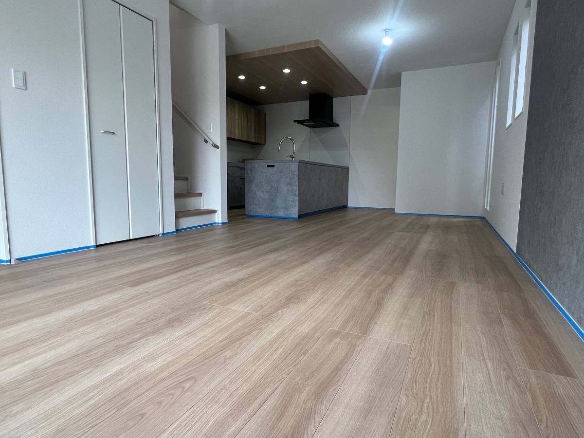 【施工前】小金井フロアコーティングの施工前|東京都小金井市のご新築戸建てのフローリング(ガラスフロアコーティング施工前)