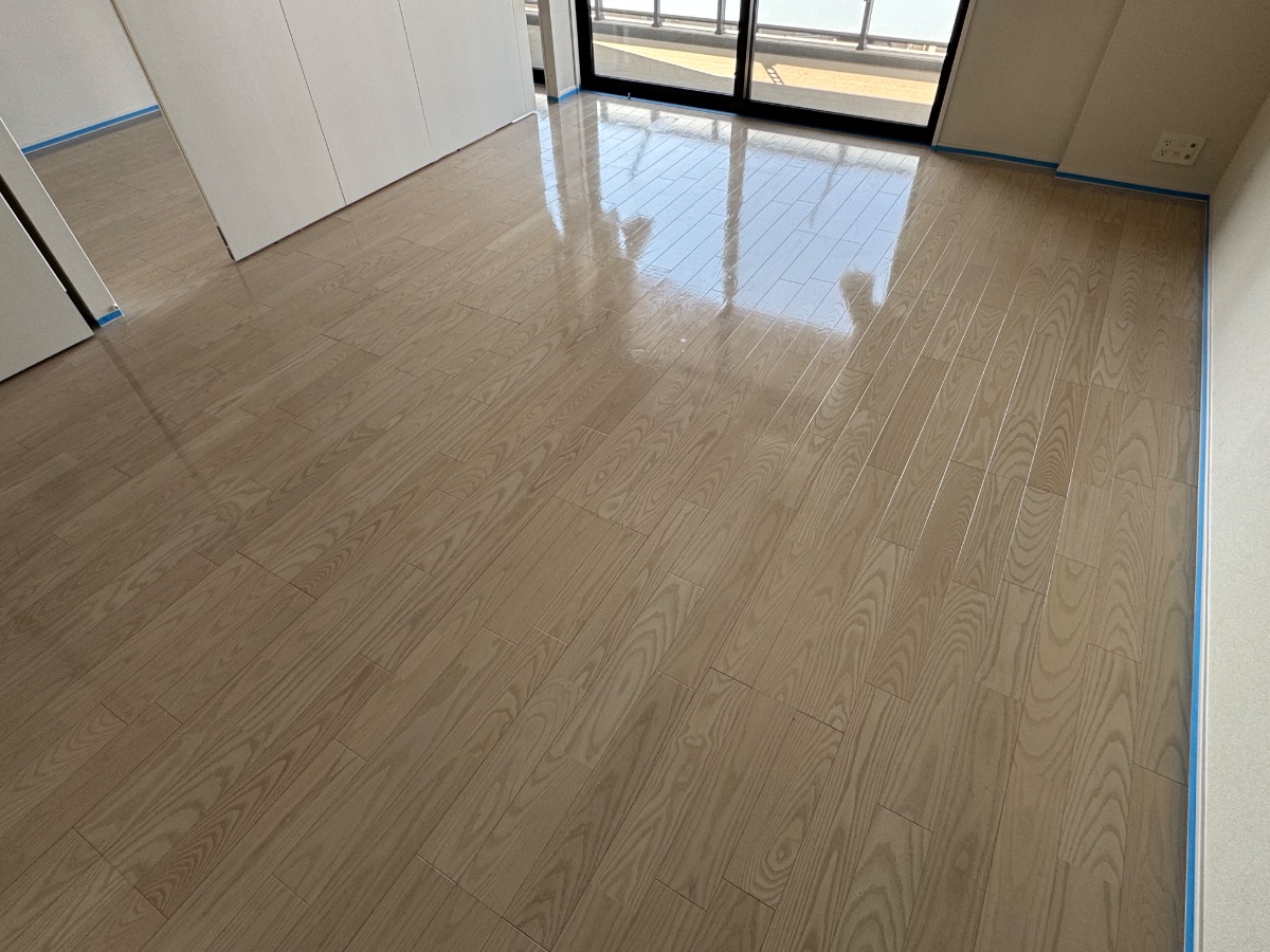【施工前】つくばフロアコーティングの施工前|茨城県つくば市のご入居中マンションのフローリング(ワンニャンすべらんフロアコーティング施工前)
