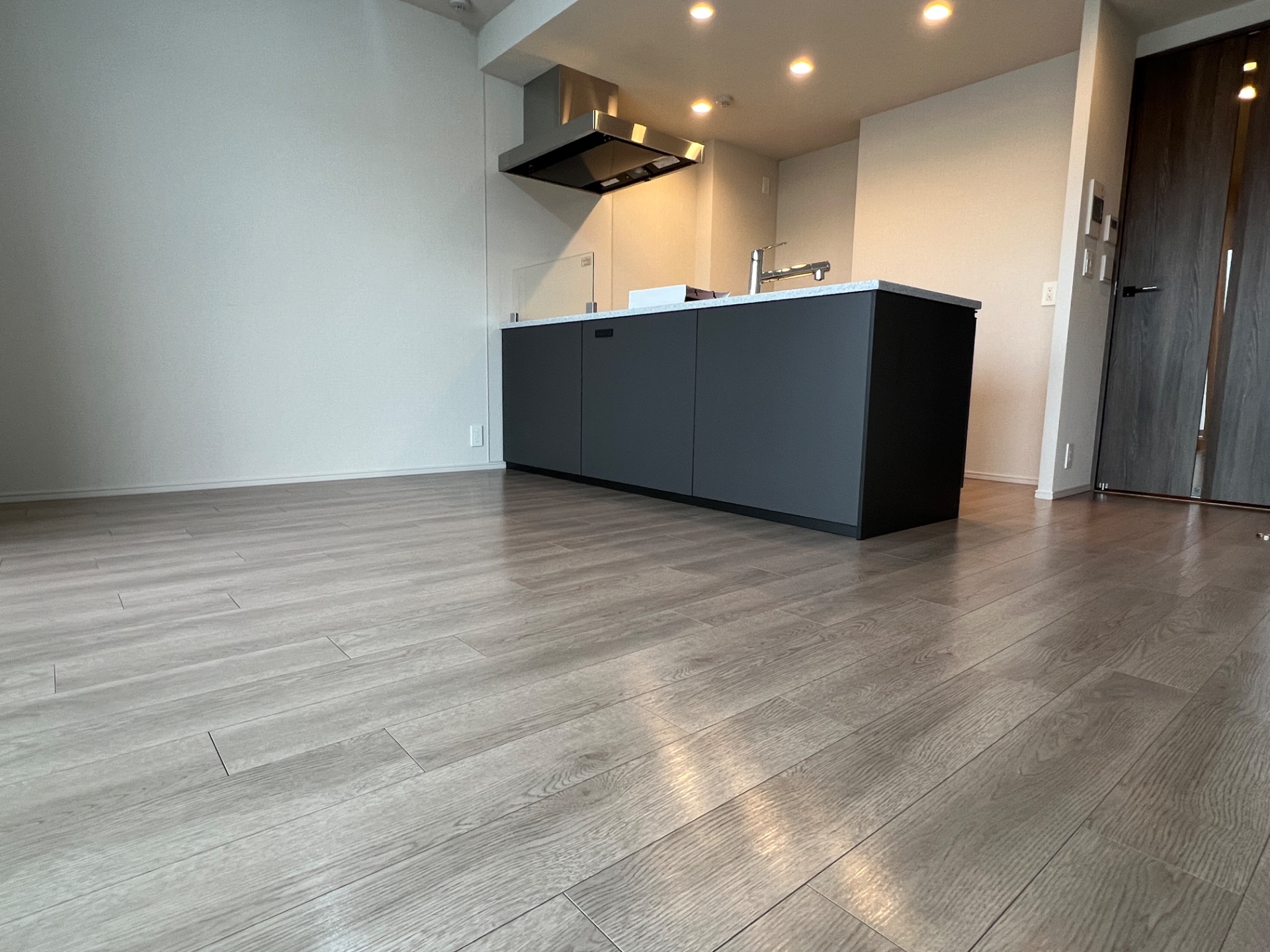 【施工後】横浜市フロアコーティングの施工後|神奈川県横浜市のご新築マンションにセラミックガラスフロアコーティングを施工した仕上り