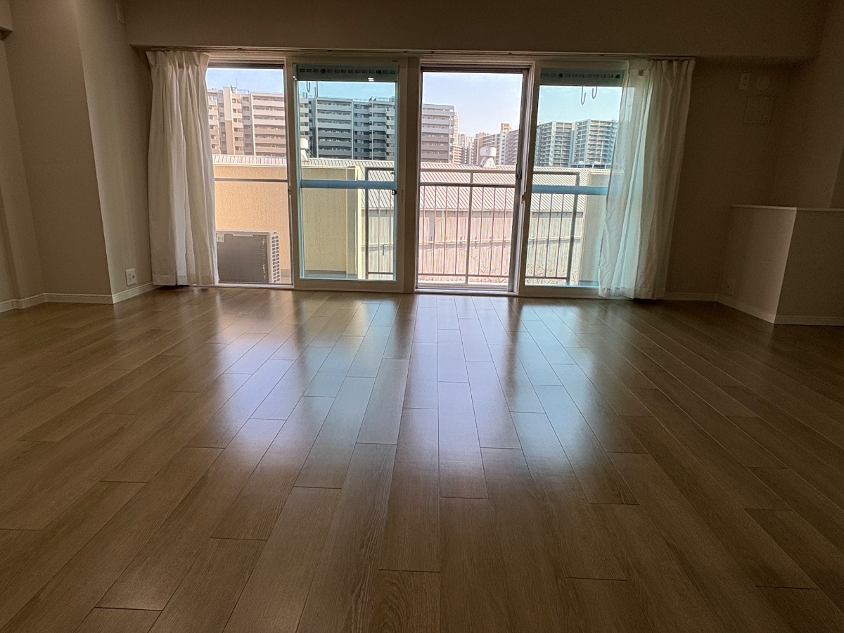 【施工後】江東区フロアコーティングの施工後|東京都江東区の中古マンションにガラスフロアコーティングを施工した仕上り