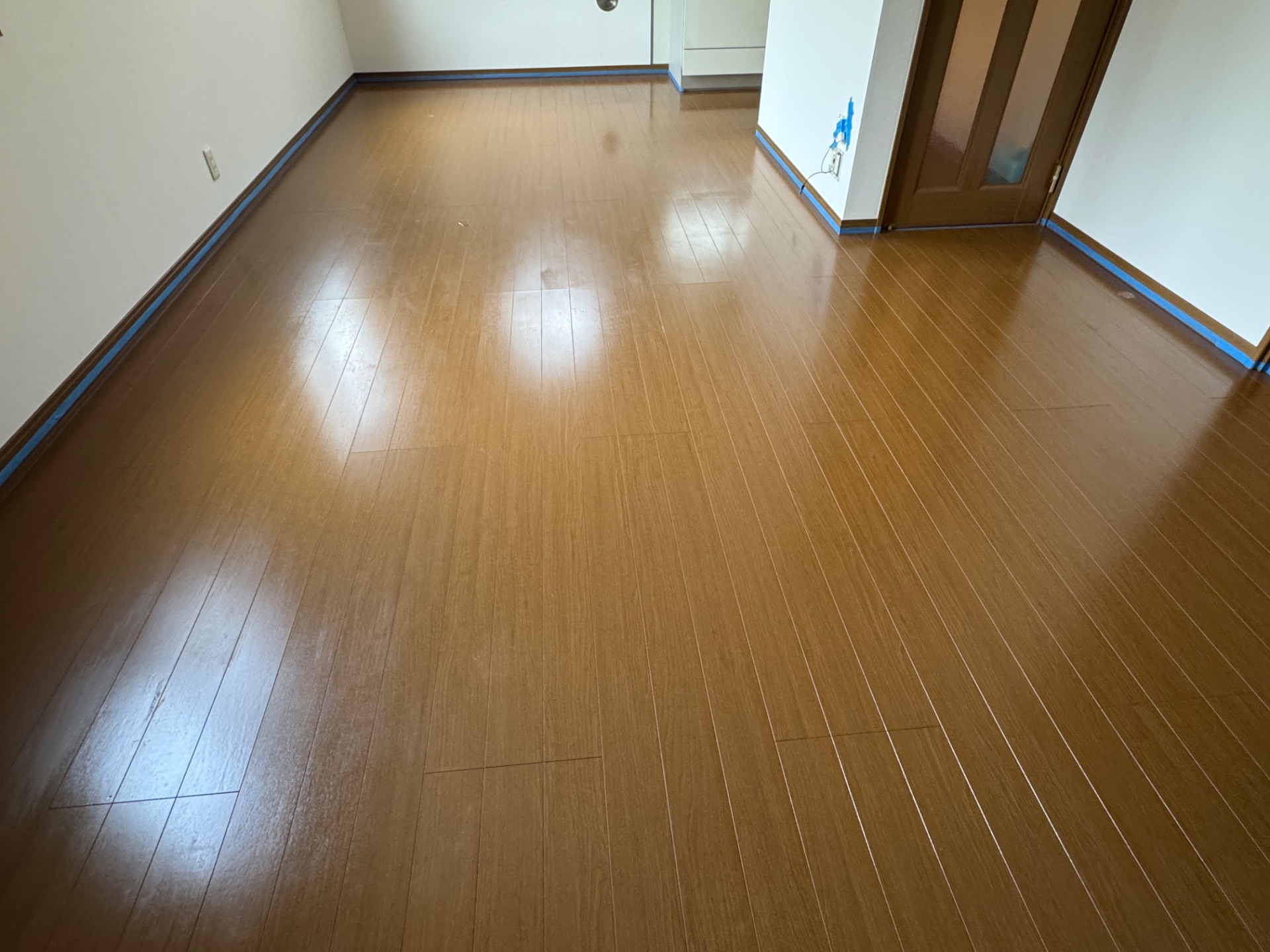 【施工前】川口市フロアコーティングの施工前|埼玉県川口市のご入居中戸建てのフローリング(シリコンフロアコーティング施工前)