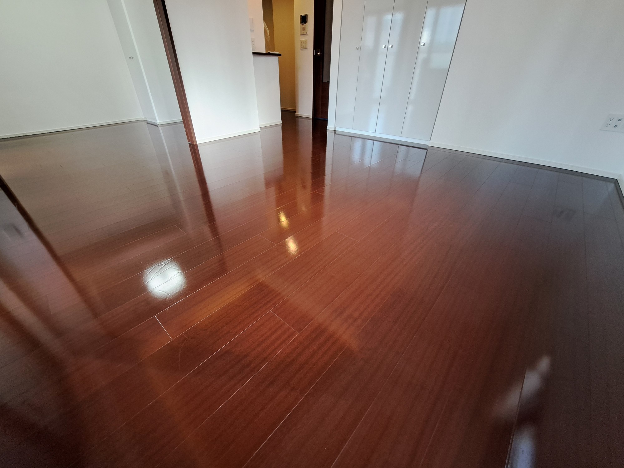【施工後】港区フロアコーティングの施工後|東京都港区の中古マンションにセラミックガラスフロアコーティングを施工した仕上り