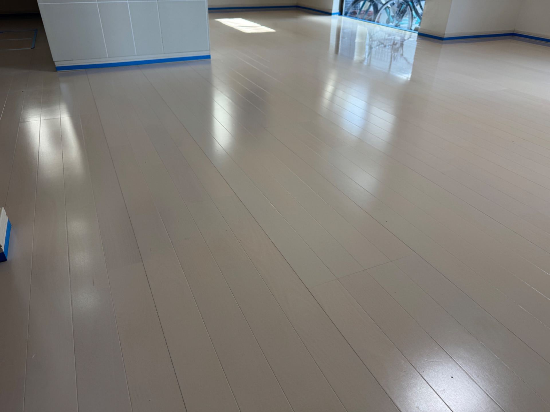 【施工前】東京フロアコーティングの施工前|東京都武蔵村山市のご入居中戸建てのフローリング(シリコンフロアコーティング施工前)