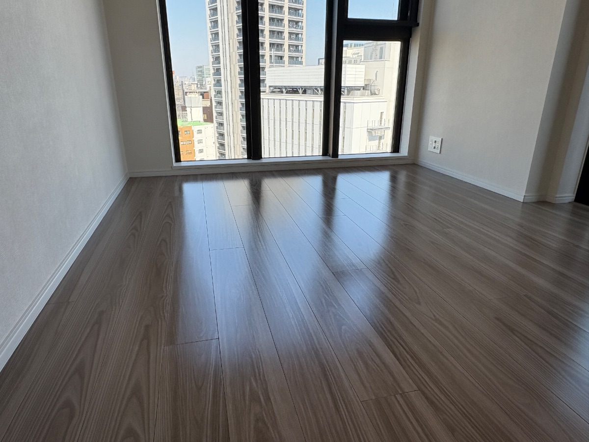 【施工後】大田区フロアコーティングの施工後|東京都大田区のご新築マンションにセラミックガラスフロアコーティングを施工した仕上り
