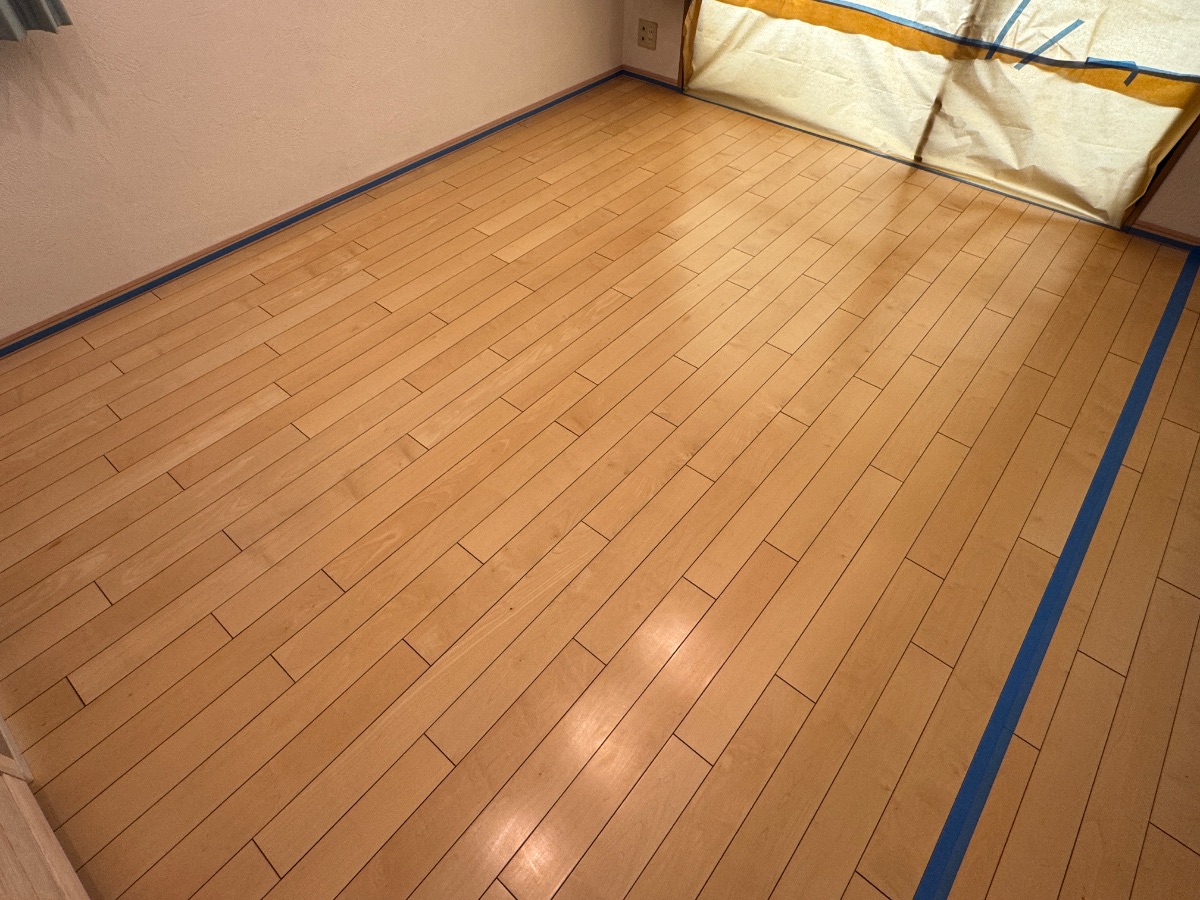 【施工前】世田谷フロアコーティングの施工前|東京都世田谷区のご入居中戸建てのフローリング(ワンニャンすべらんフロアコーティング施工前)