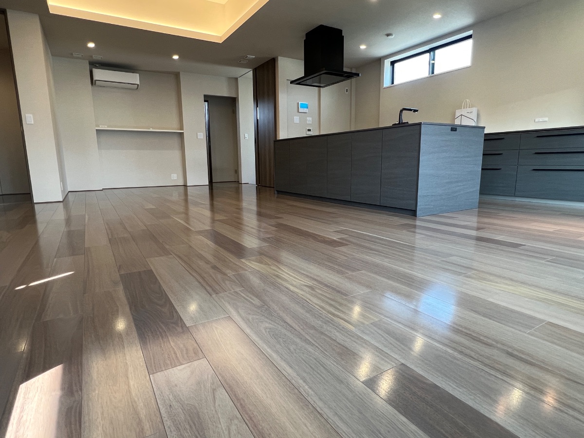 【施工後】海老名フロアコーティングの施工後｜神奈川県海老名市のご新築戸建てにセラミックガラスフロアコーティングを施工した仕上り