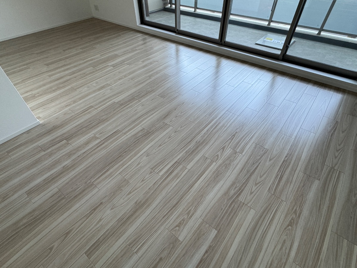 【施工後】江戸川フロアコーティングの施工後|東京都江戸川区のご新築マンションにガラスフロアコーティングを施工した仕上り