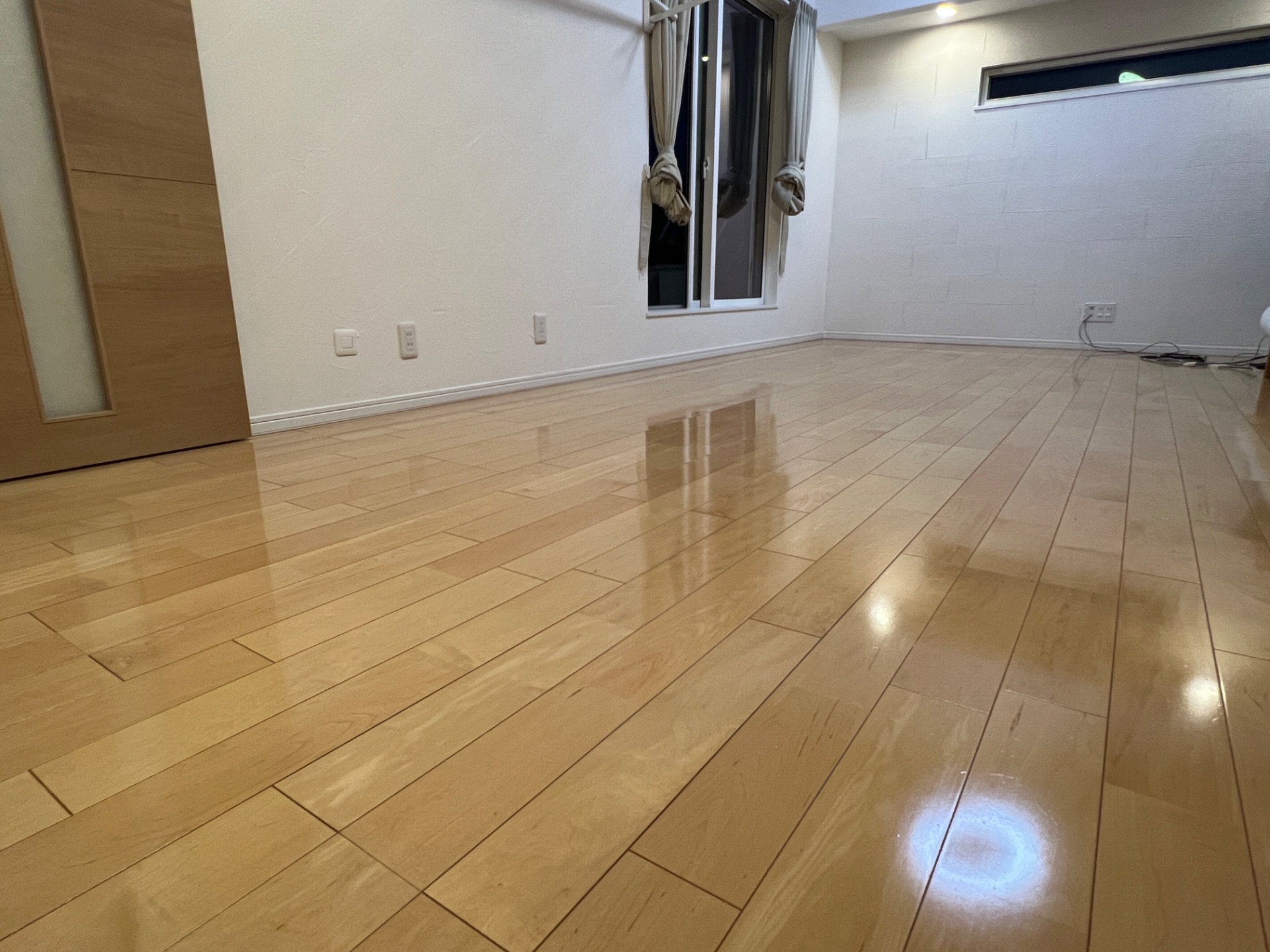 【施工後】横浜市フロアコーティングの施工後｜神奈川県横浜市のご入居中マンションにセラミックガラスフロアコーティングを施工した仕上り