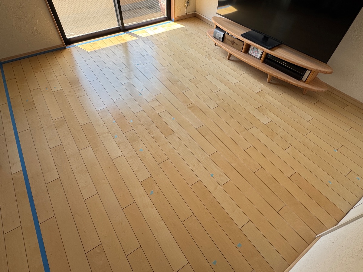 【施工前】世田谷フロアコーティングの施工前|東京都世田谷区のご入居中戸建てのフローリング(ワンニャンすべらんフロアコーティング施工前)