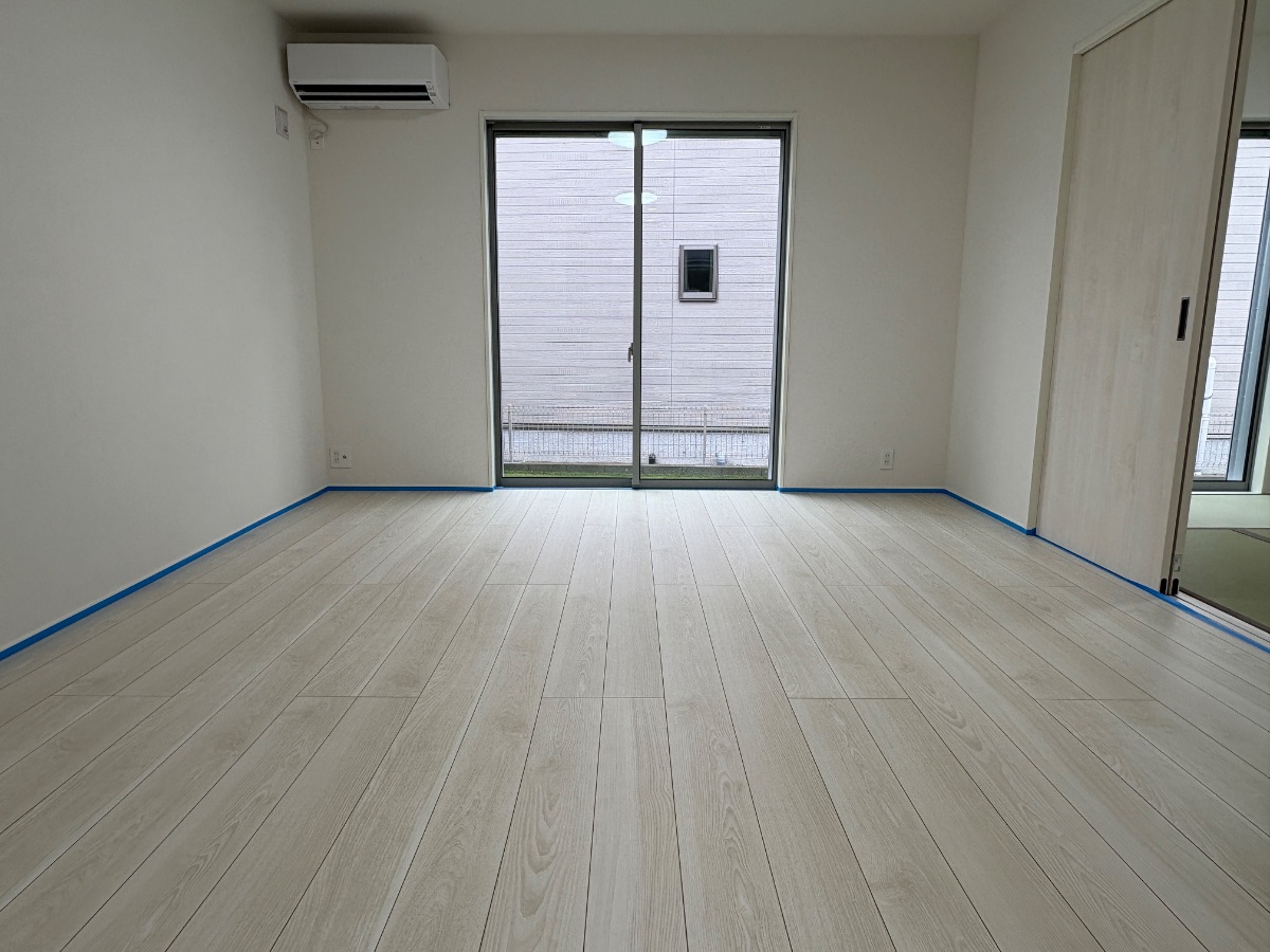 【施工前】下野市フロアコーティングの施工前|栃木県下野市のご新築戸建てのフローリング(ガラスフロアコーティング施工前)