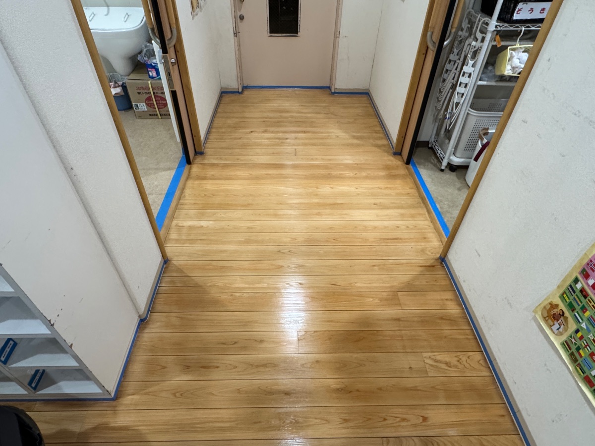 【施工後】練馬区フロアサンディングの施工後|東京都練馬区の保育施設にフロアサンディングを施工した仕上り