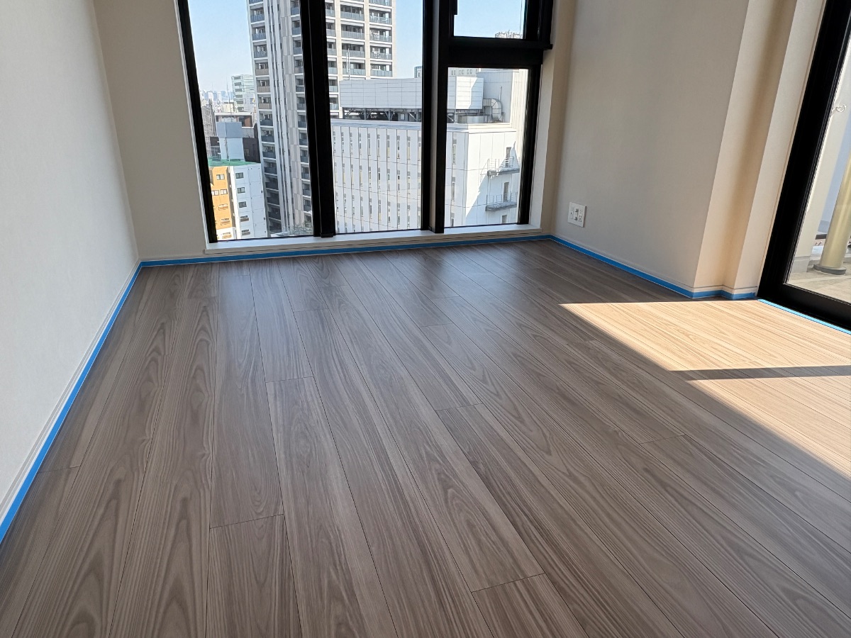 【施工前】大田区フロアコーティングの施工前|東京都大田区のご新築マンションのフローリング(セラミックガラスフロアコーティング施工前)