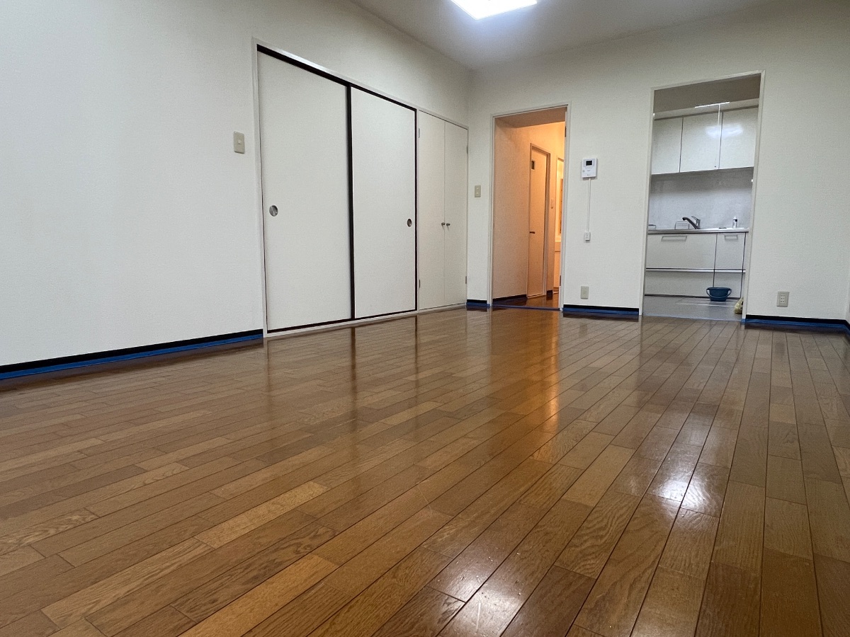 【施工前】多摩市フロアコーティングの施工前|東京都多摩市の中古マンションのフローリング(ワンニャンすべらんフロアコーティング施工前)