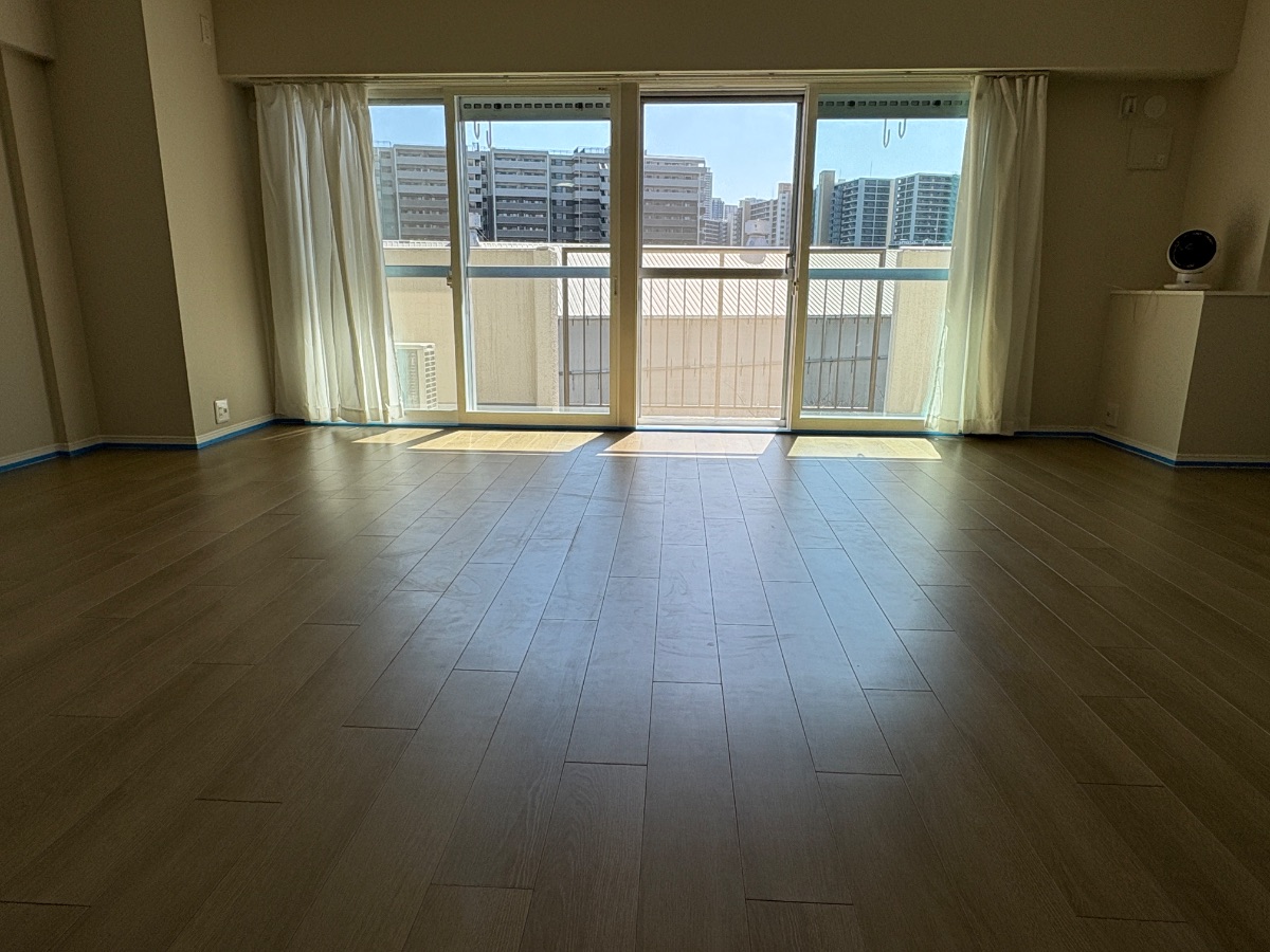 【施工前】江東区フロアコーティングの施工前|東京都江東区の中古マンションのフローリング(ガラスフロアコーティング施工前)