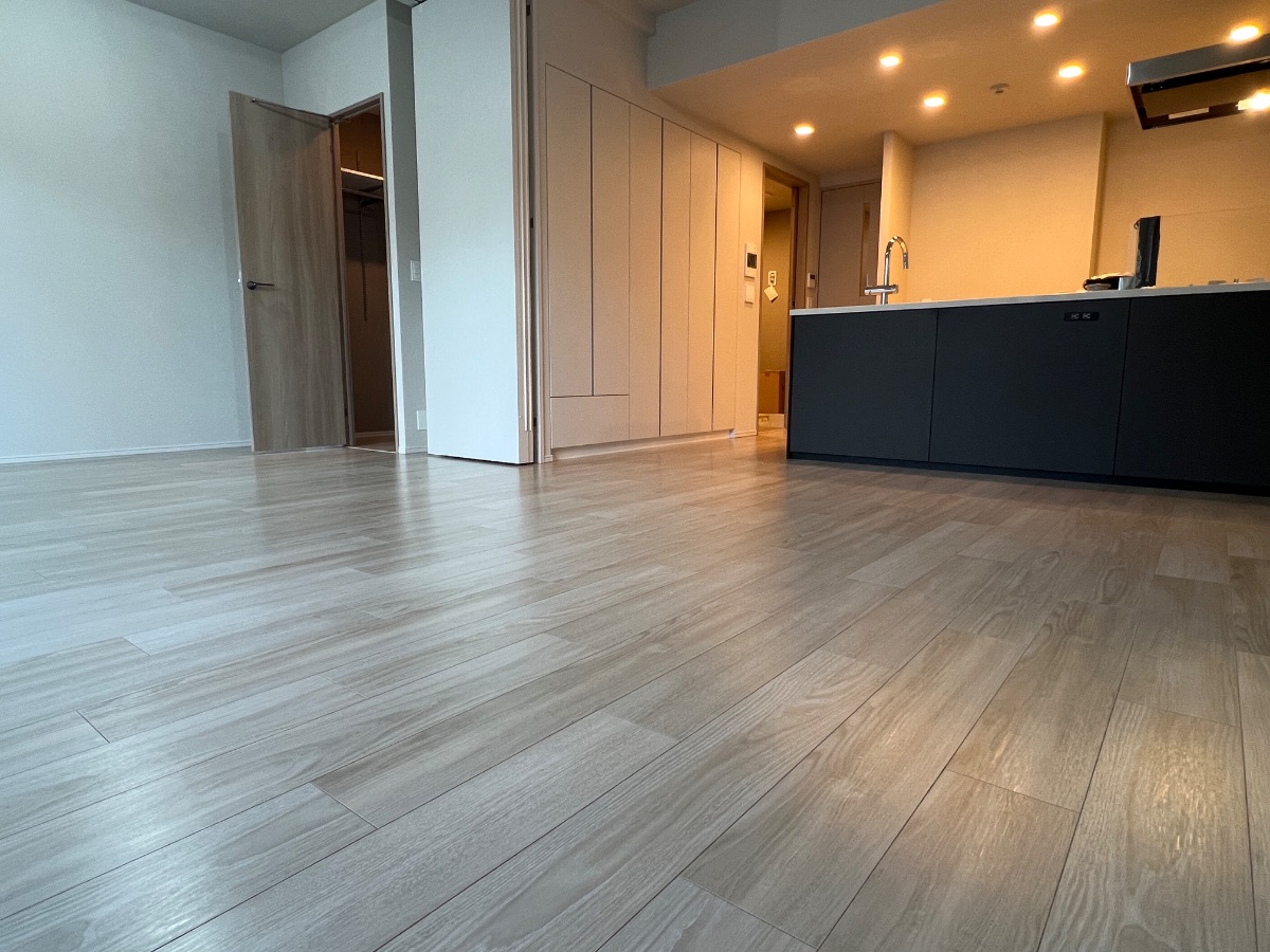 【施工後】江戸川フロアコーティングの施工後|東京都江戸川区のご新築マンションにガラスフロアコーティングを施工した仕上り