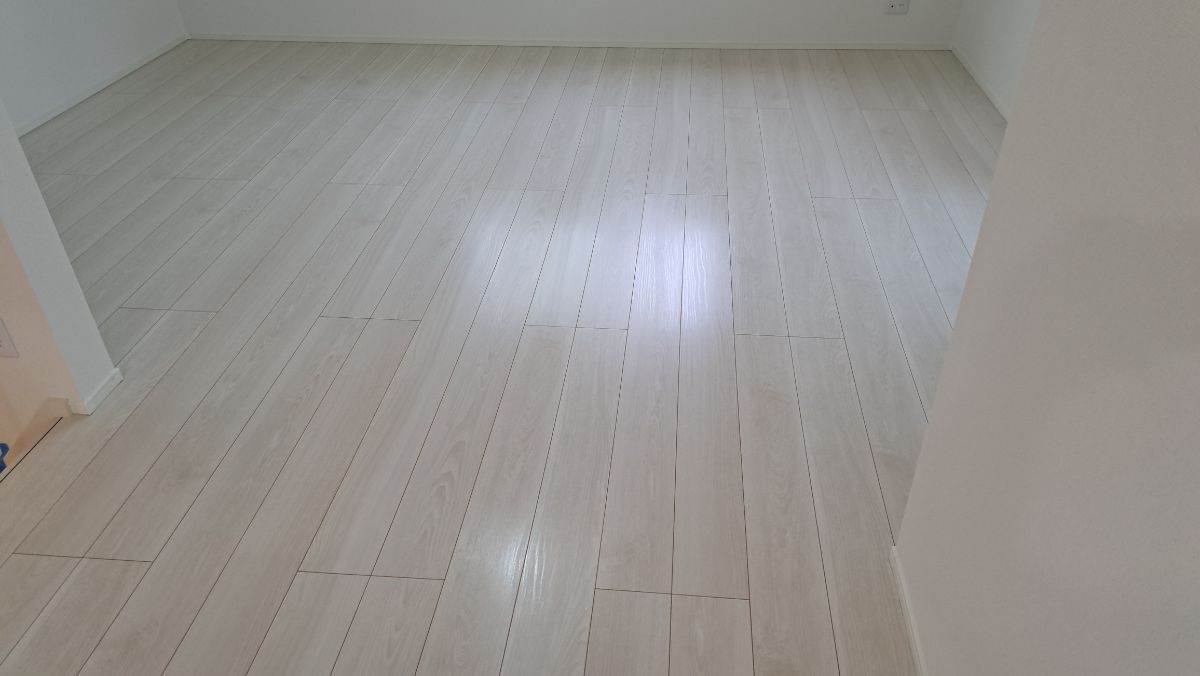 【施工後】川口市フロアコーティングの施工後|埼玉県川口市のご新築戸建てにガラスフロアコーティングを施工した仕上り