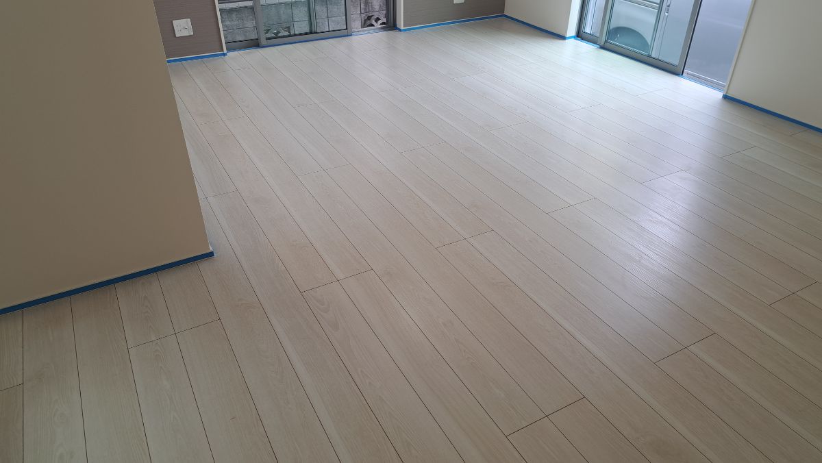 【施工前】草加市フロアコーティングの施工前|埼玉県草加市の中古戸建てのフローリング(セラミックガラスフロアコーティング施工前)
