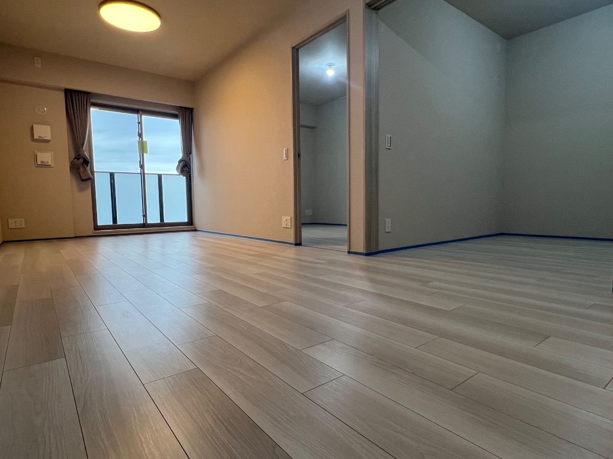【施工前】横浜市フロアコーティングの施工前|神奈川県横浜市のご新築マンションのフローリング(ガラスフロアコーティング施工前)