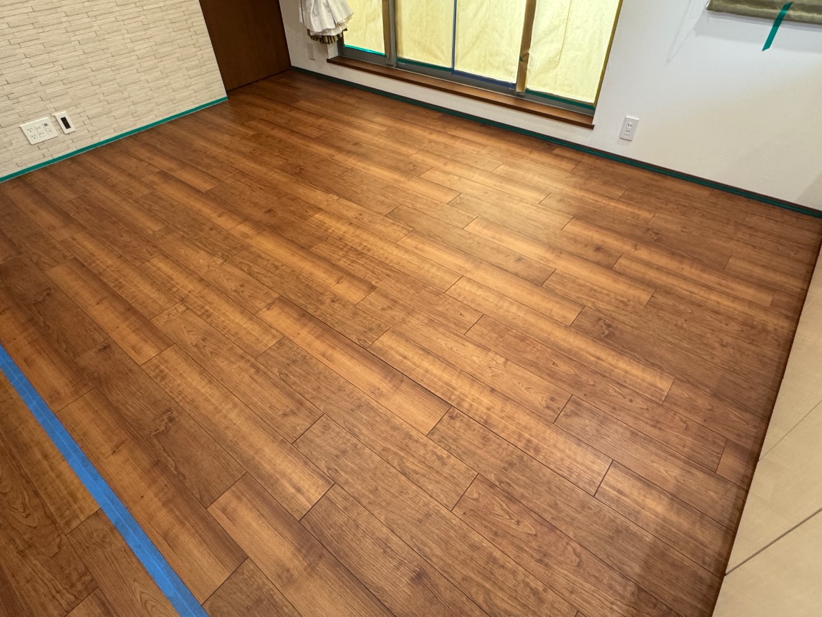 【施工前】市川市フロアコーティングの施工前｜千葉県市川市のご入居中戸建てのフローリング（ワンニャンすべらんフロアコーティング施工前）