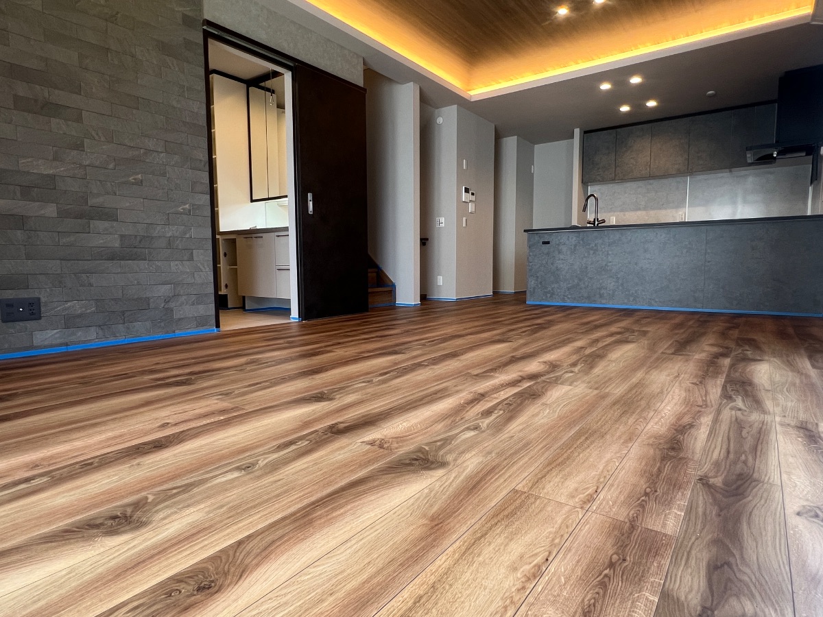 【施工前】中野区フロアコーティングの施工前|東京都中野区のご新築戸建てのフローリング(ガラスフロアコーティング施工前)
