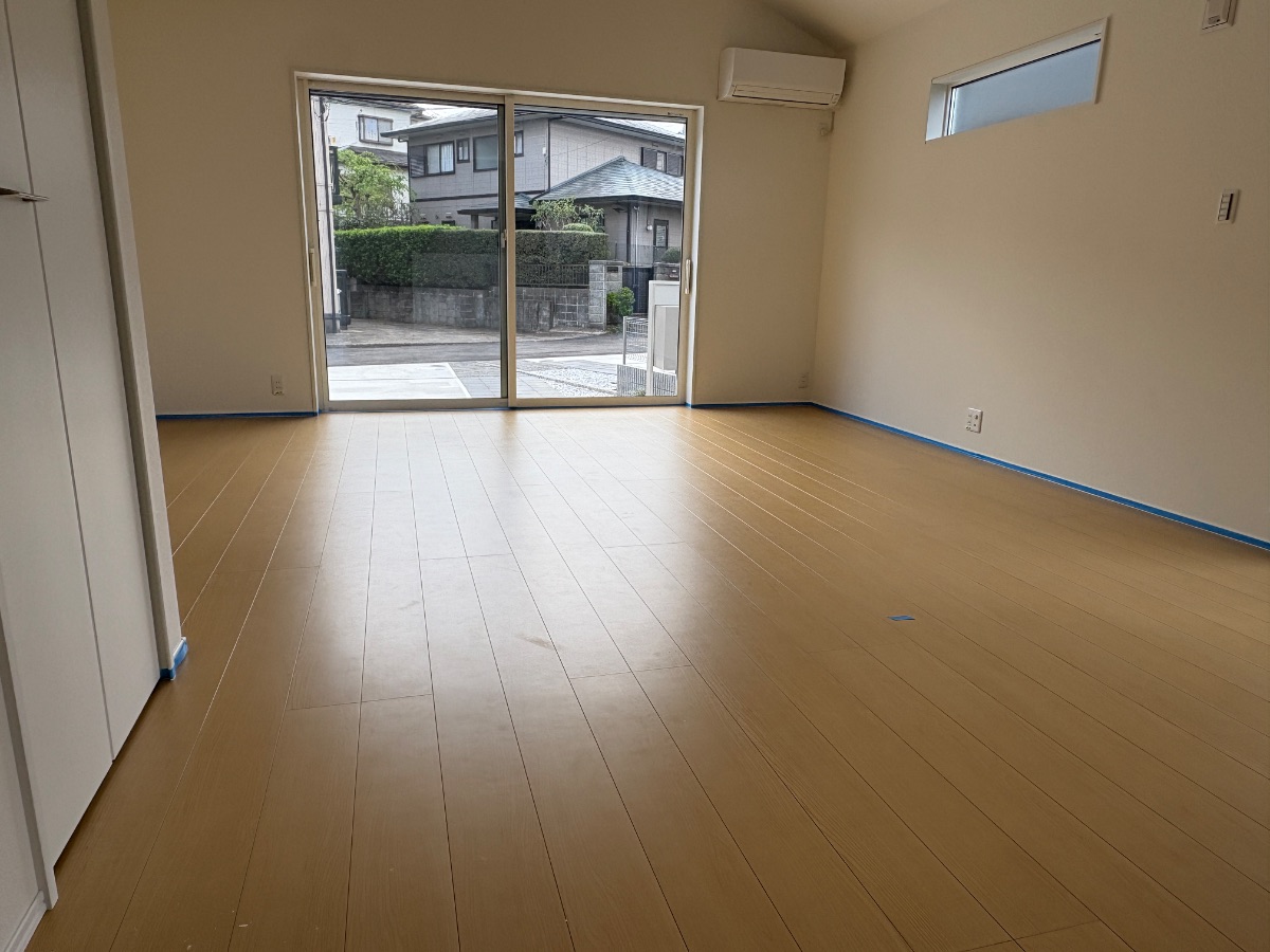 【施工前】佐倉市フロアコーティングの施工前|千葉県佐倉市のご新築戸建てのフローリング(セラミックガラスフロアコーティング施工前)